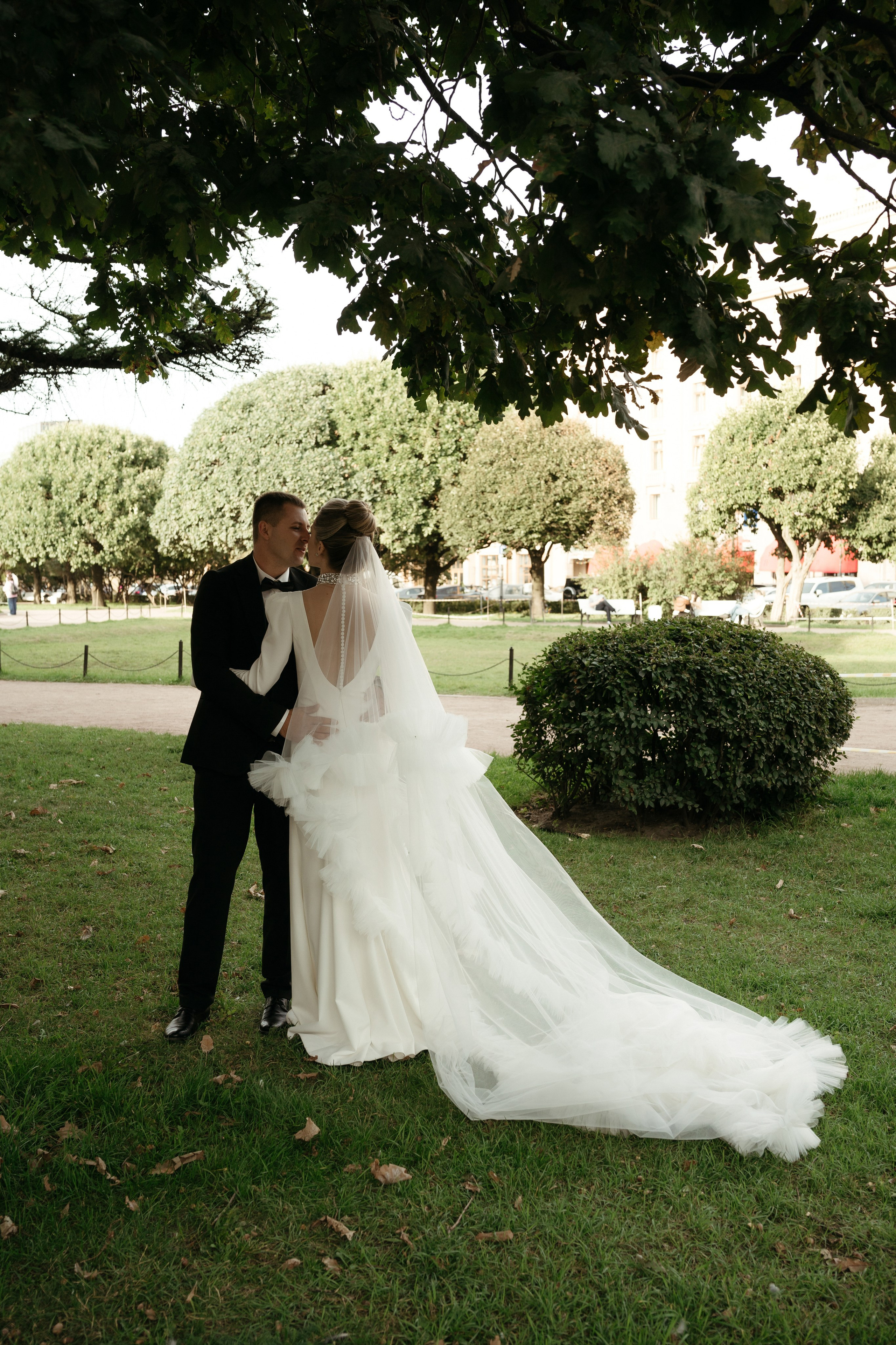 Однажды в летнем саду. Свадебный фотограф в Петербурге Таша Вайб