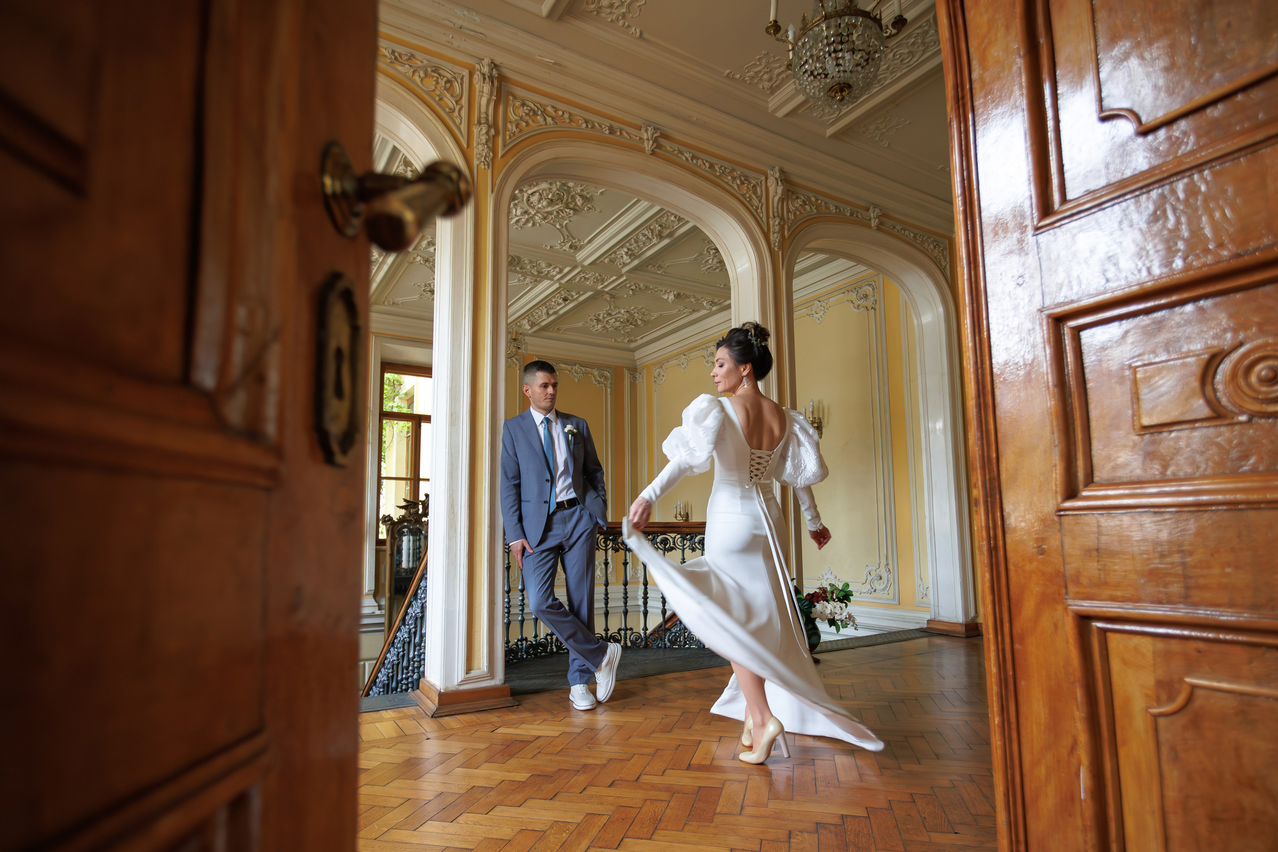 Свадебная фотосессия в библиотеке читальне им Пушкина. Свадебный фотограф Москва и МО Сергей Киржаев