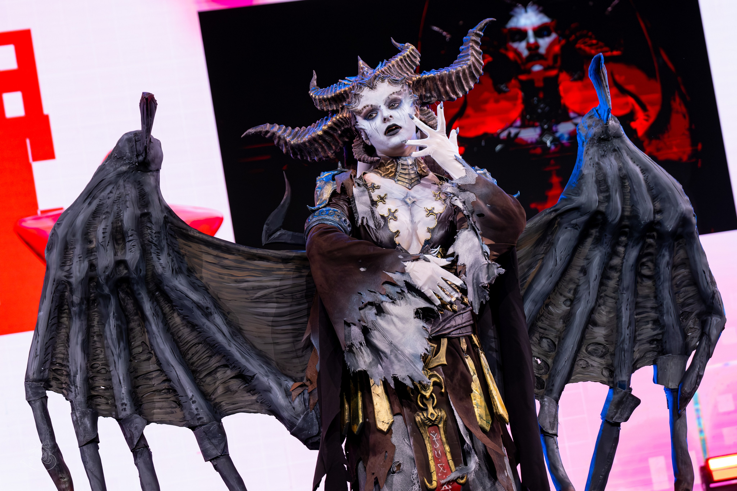 Сцена РЭД ЭКСПО 2024. Косплей фотограф