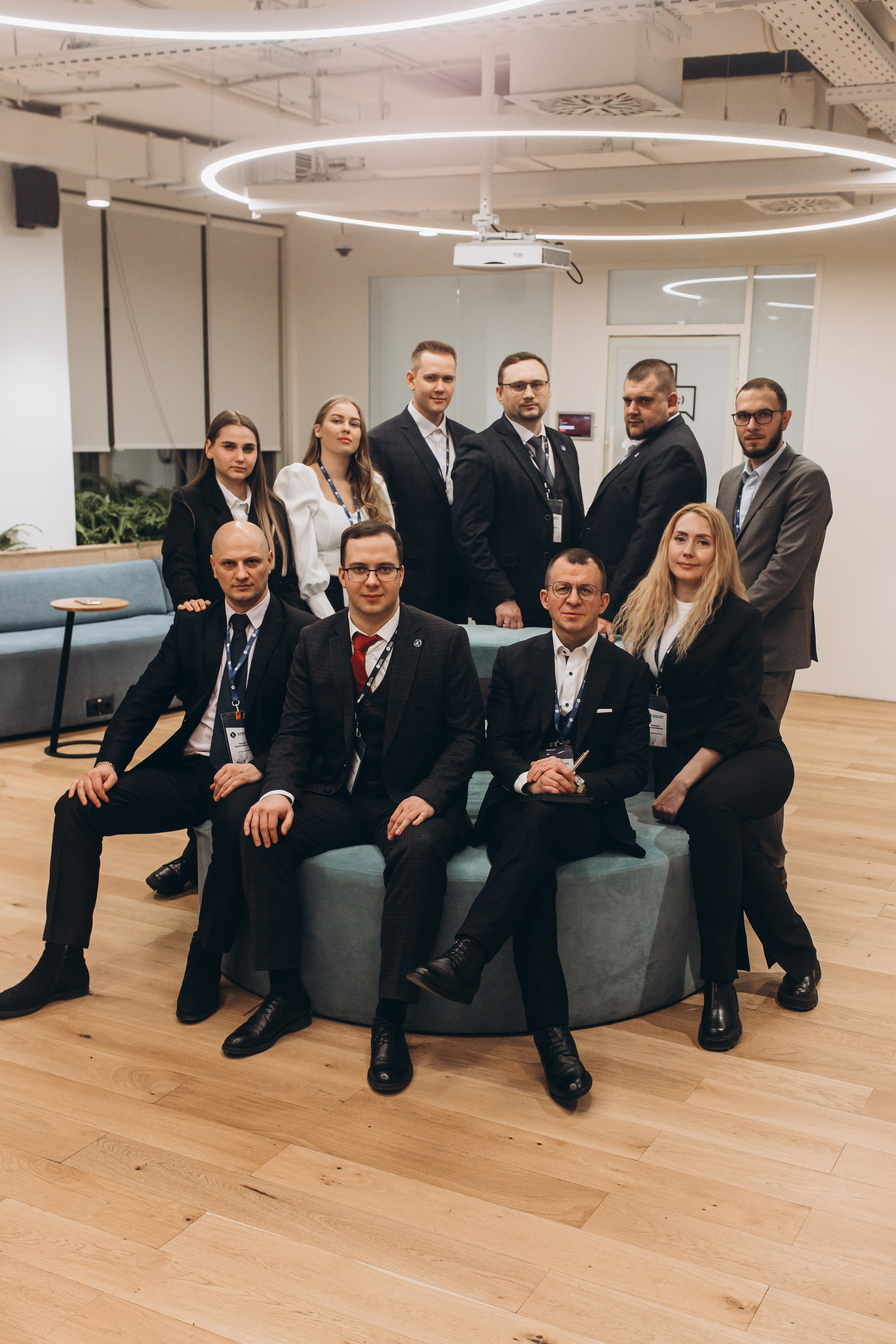 Фотосессия команды «Бизнес бюро». Фотограф Артем Бросов в Санкт-Петербурге и Дубае