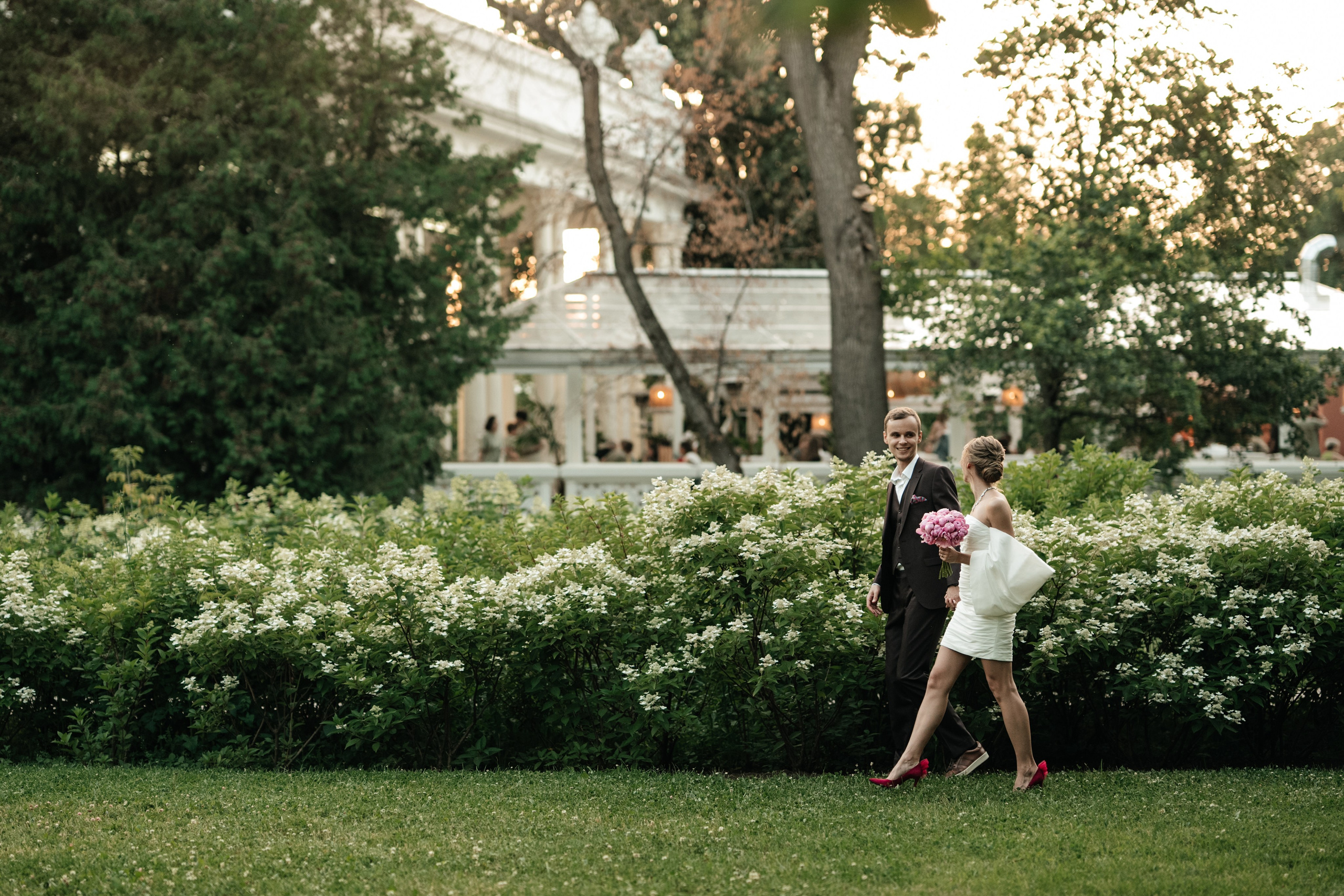 Ресторан Домик в саду, ВДНХ. Свадебный фотограф Москва Александра Аверкова