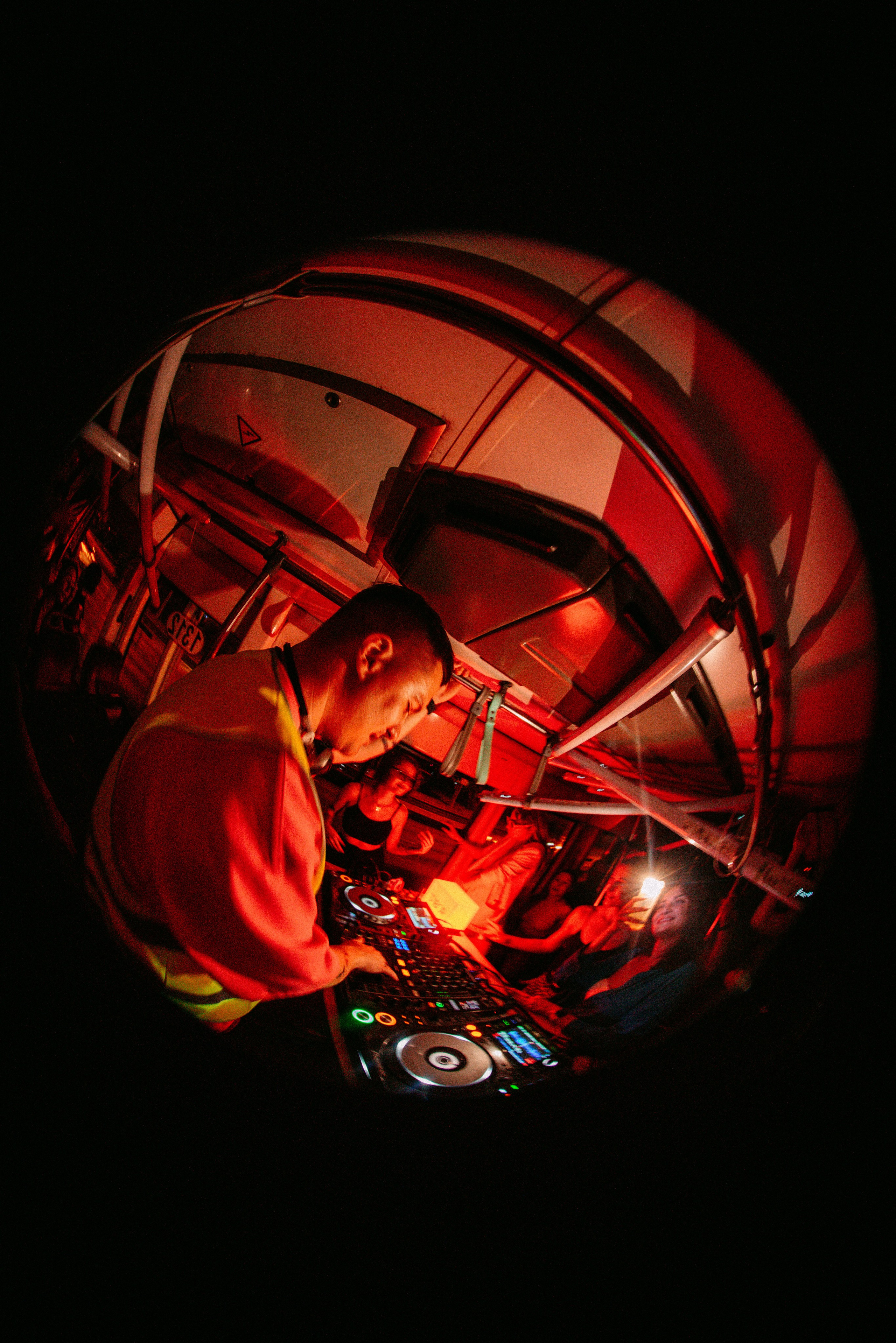 Вечеринка в трамвае / 2024. Саша Копылов, фотограф в Казани