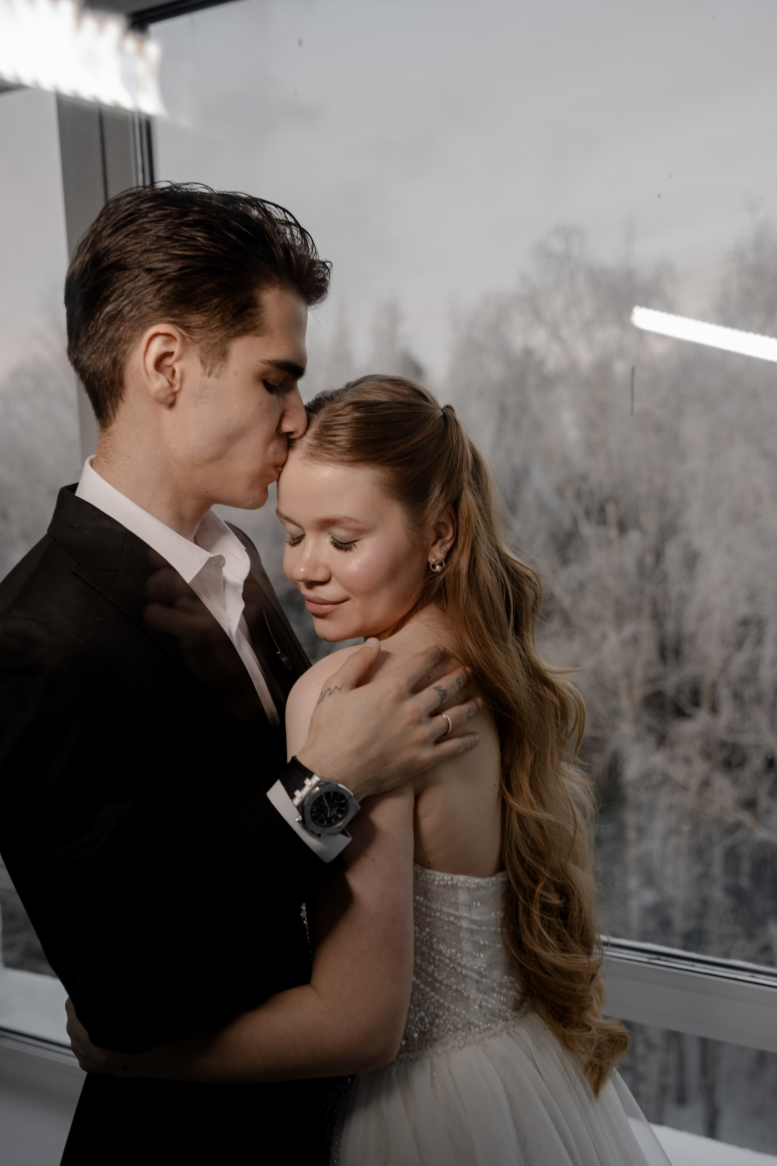 СВАДЕБНАЯ СЬЕМКА СБОРОВ В ОТЕЛЕ И ВЫЕЗД НА ЦЕРЕМОНИЮ (СНЯТО В СИБИРЕ В НИЖНЕВАРТОВСКЕ)М. Профессиональный фотограф, Санкт-Петербург — Виктория Богомолова