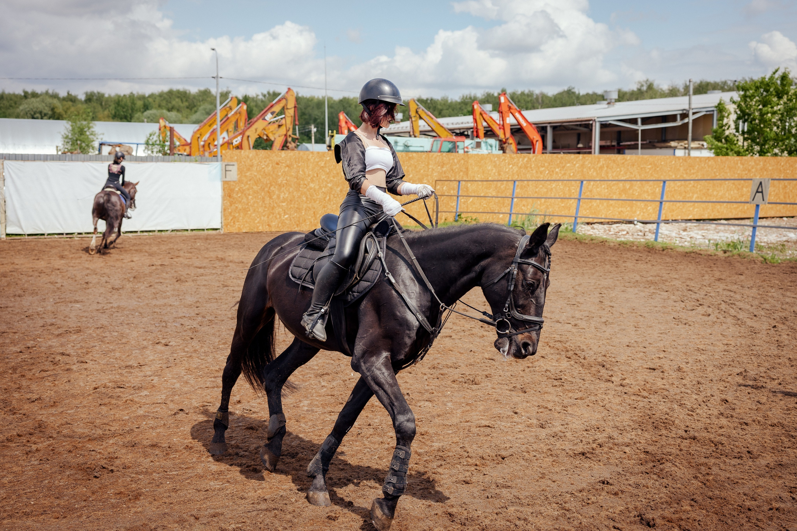 Конный клуб Горки. Портретный и семейный фотограф в Москве/Видное