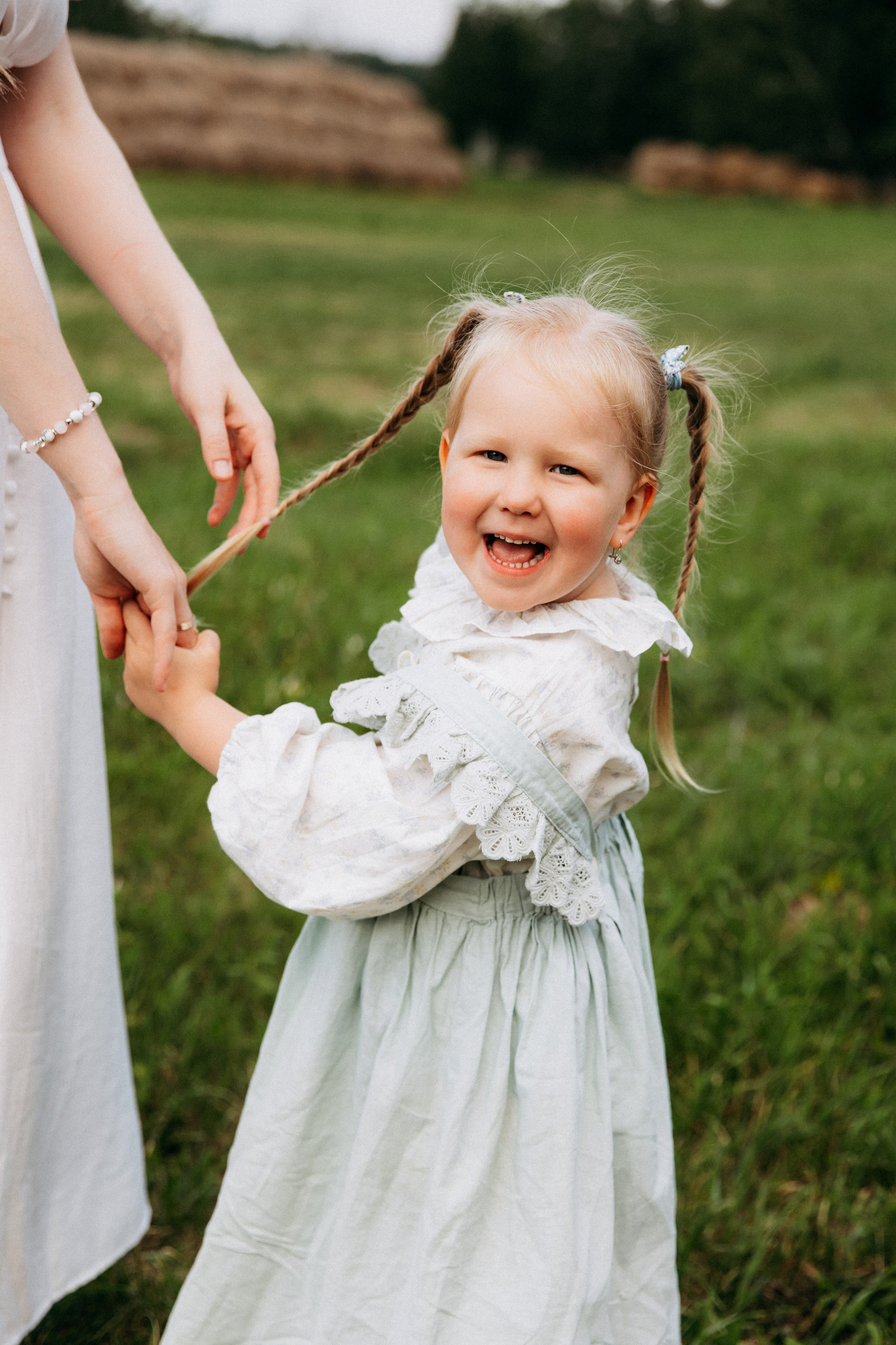 Мира и её семья. Главная