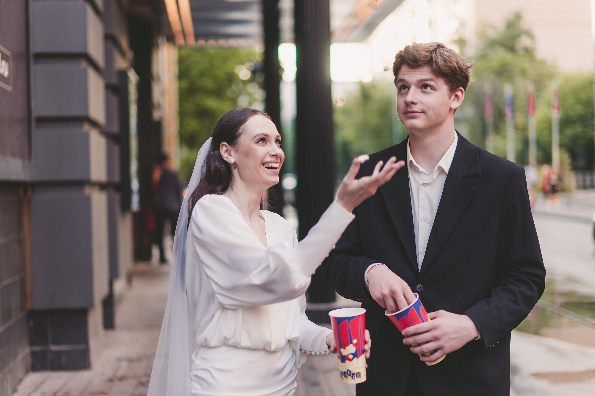 Свадебная фотосъёмка у Театра «Одеон». Сергей Гладков свадебный фотограф в Москве
