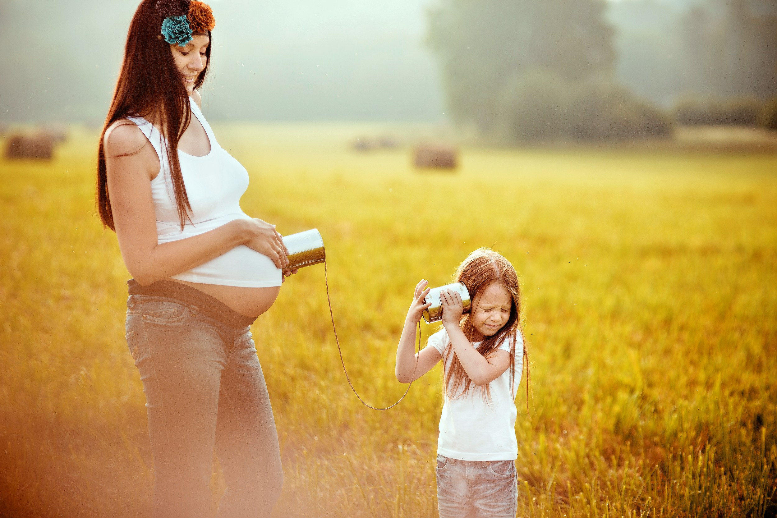 Летняя фотосессия беременности в поле