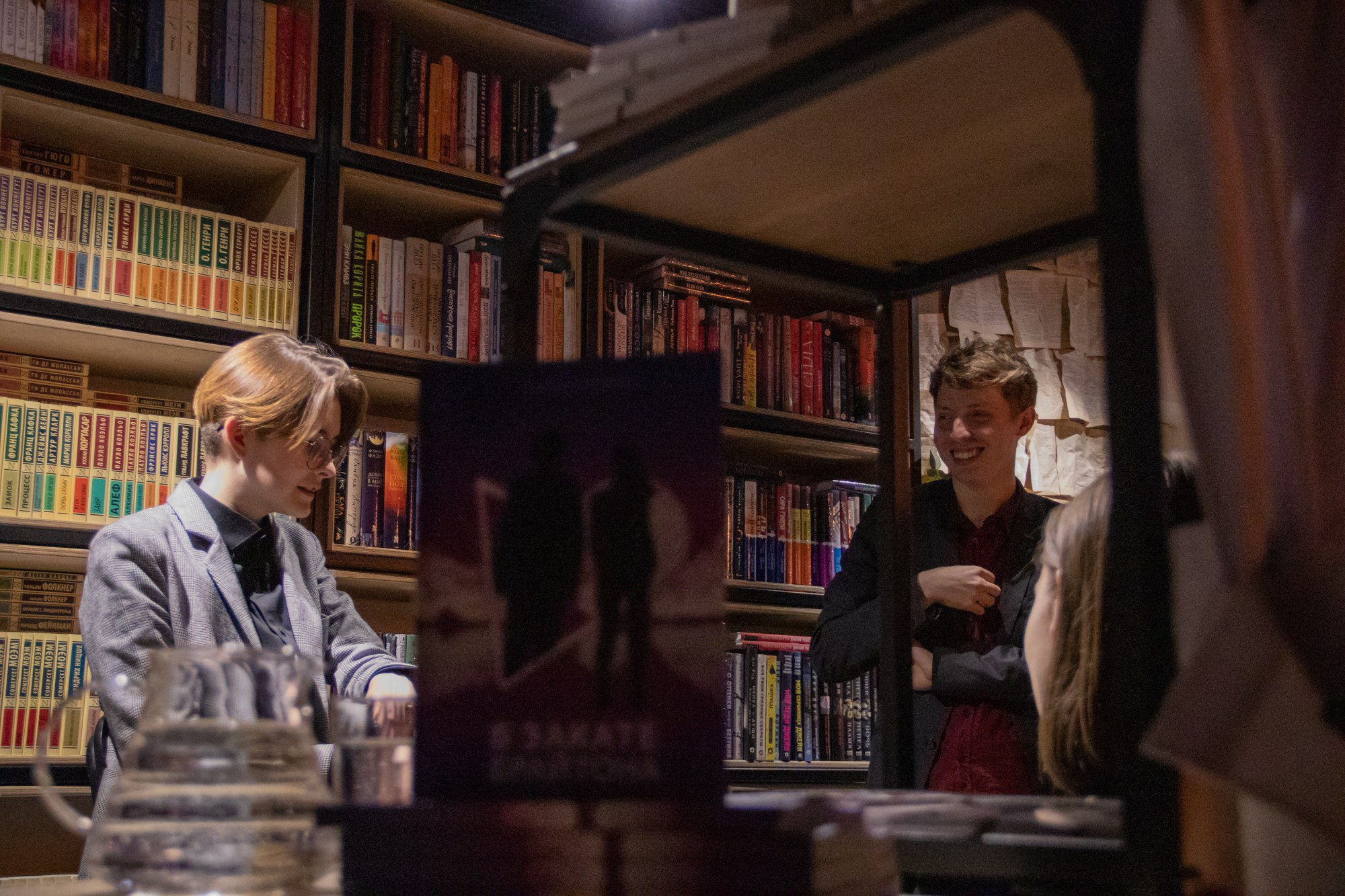 Презентация книги в кофейне «Издательство кофе». Репортажный, промышленный и маркетплейс-фотограф Дмитрий Чернат