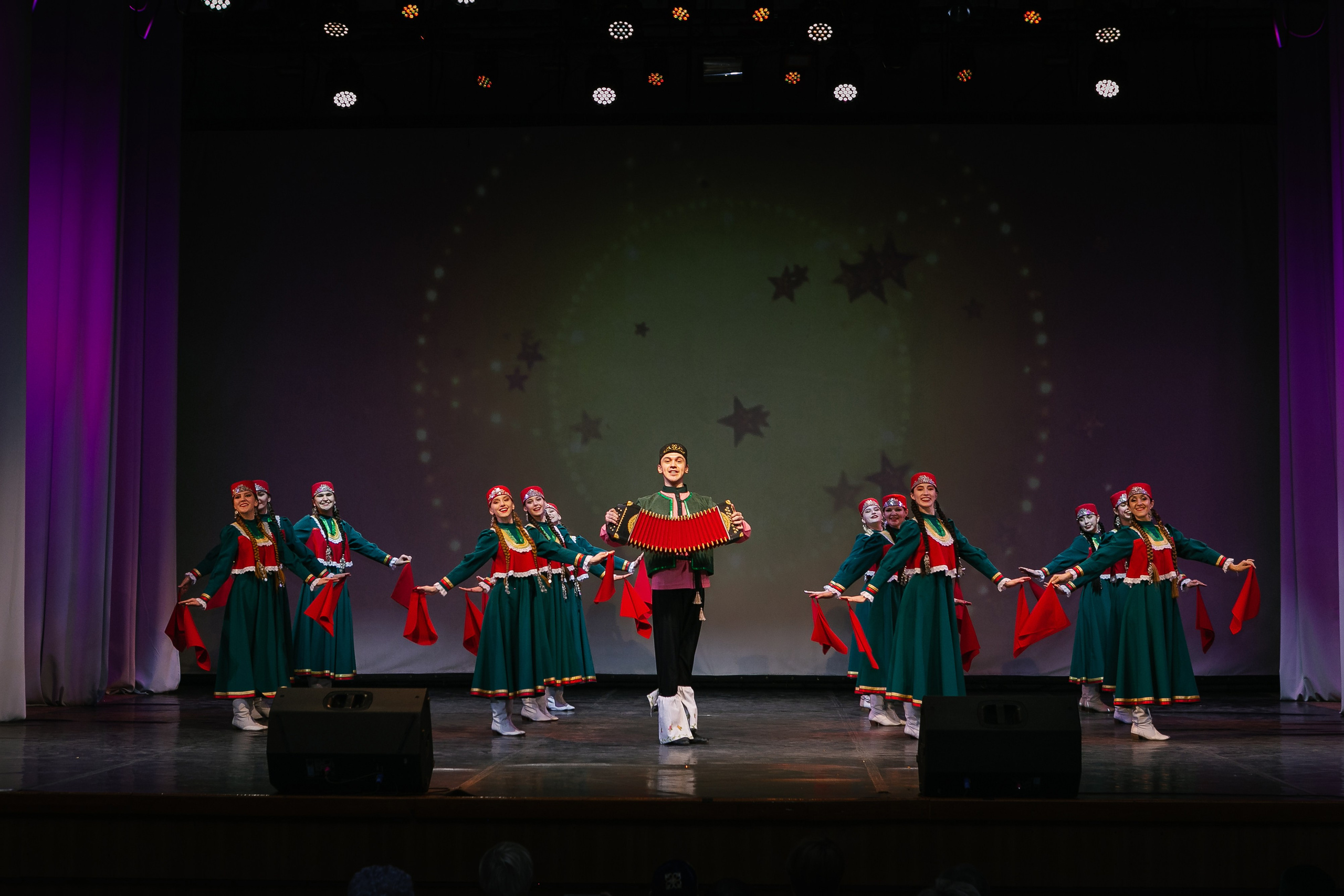 Межрегиональный фестиваль «Сибирские звезды». Контент фотограф, съемка для маркетплейсов, фуд съемка и репортажи в Новосибирске Ралия Галеева