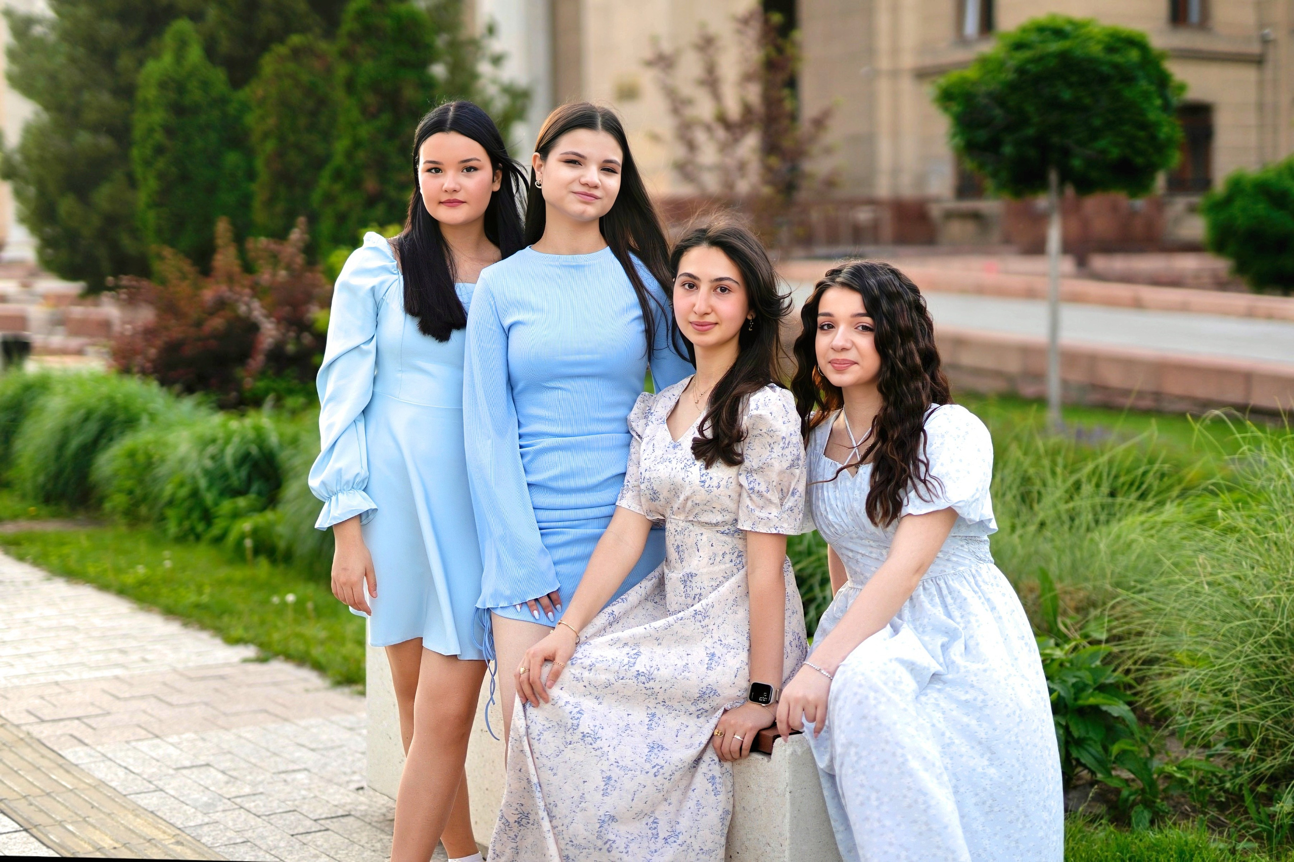 Профессиональная школьная фотосъёмка в Алматы, портреты учеников и групповые фотографии для школьных альбомов