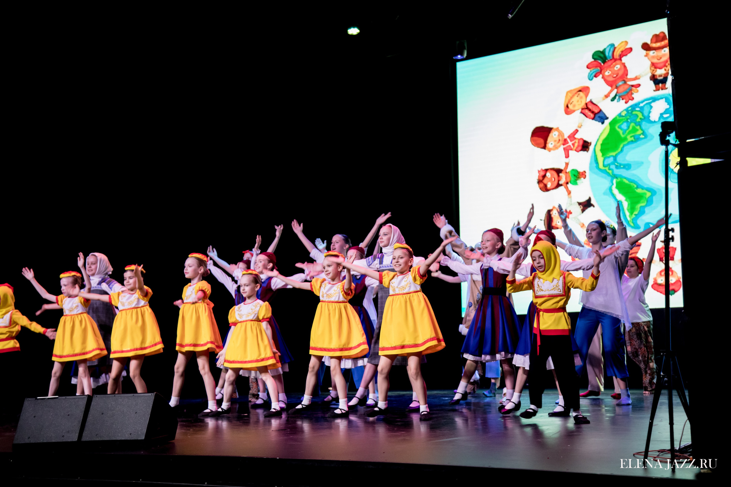 Концерт танцевального коллектива. Репортажный фотограф Елена Джаз в Москва