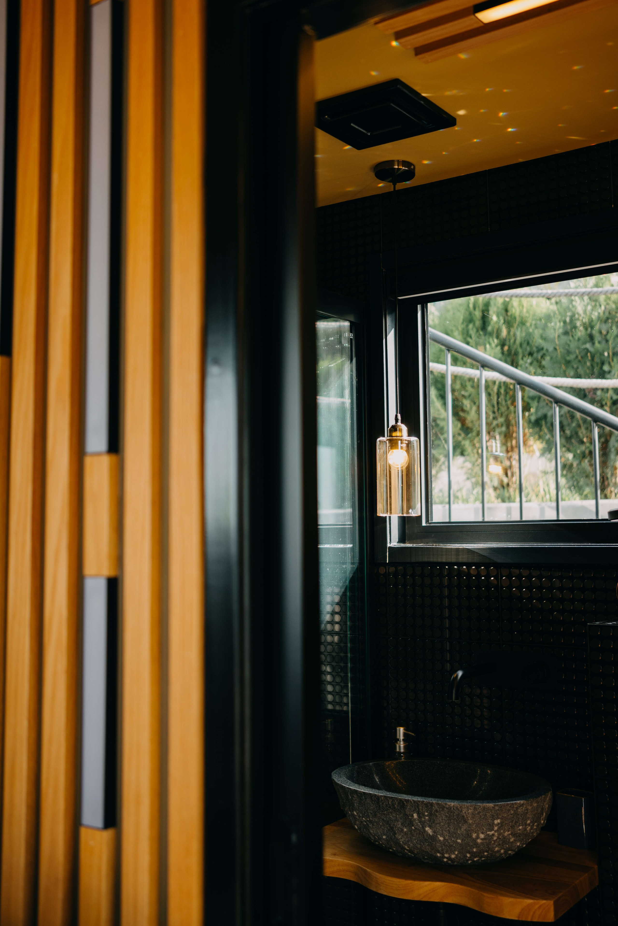 Интерьерная съемка отельного номера. Портретный и свадебный фотограф в Тбилиси • xeniqo