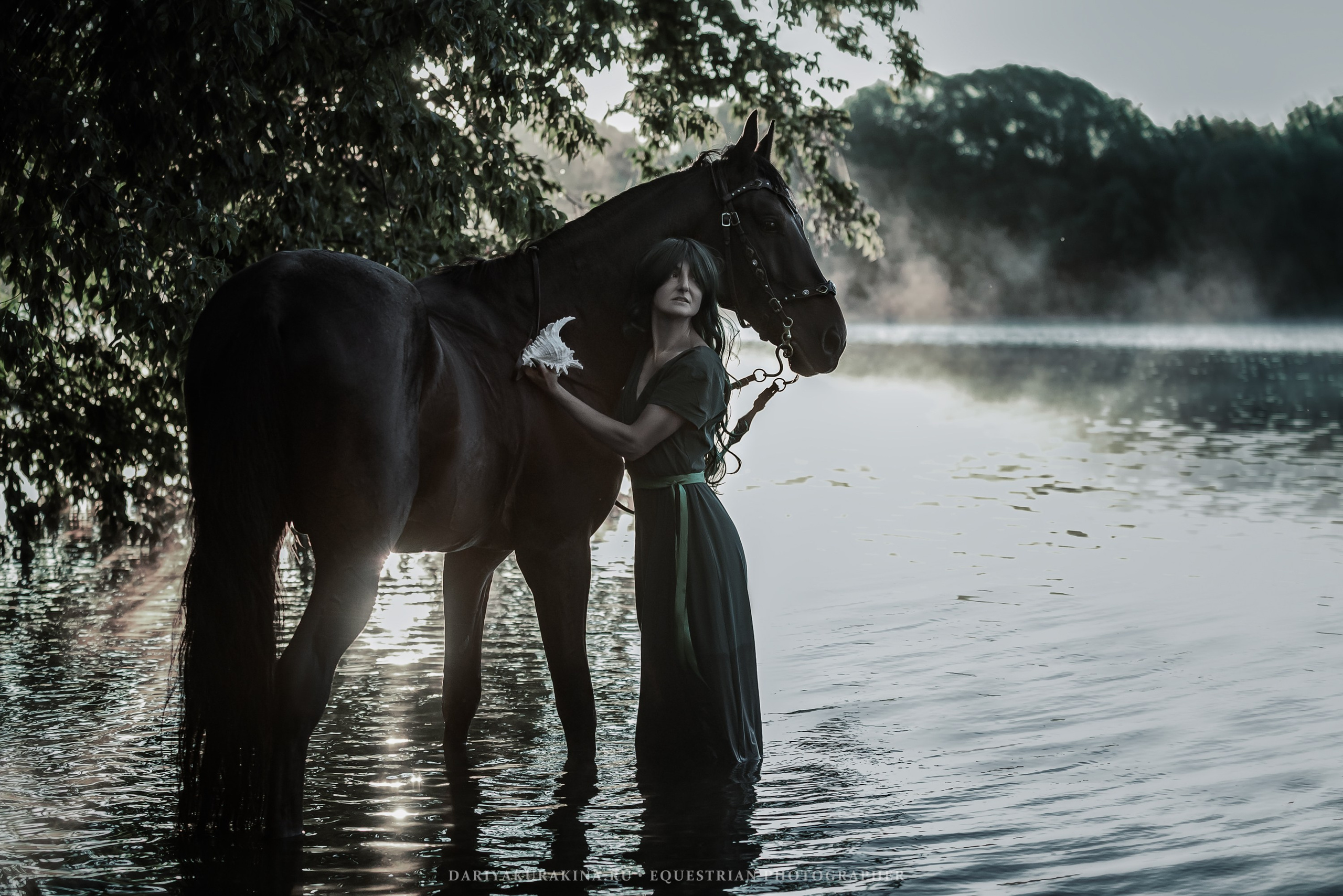 Мрачная русалка. Конный фотограф Куракина Дарья • Фотосессии с лошадьми