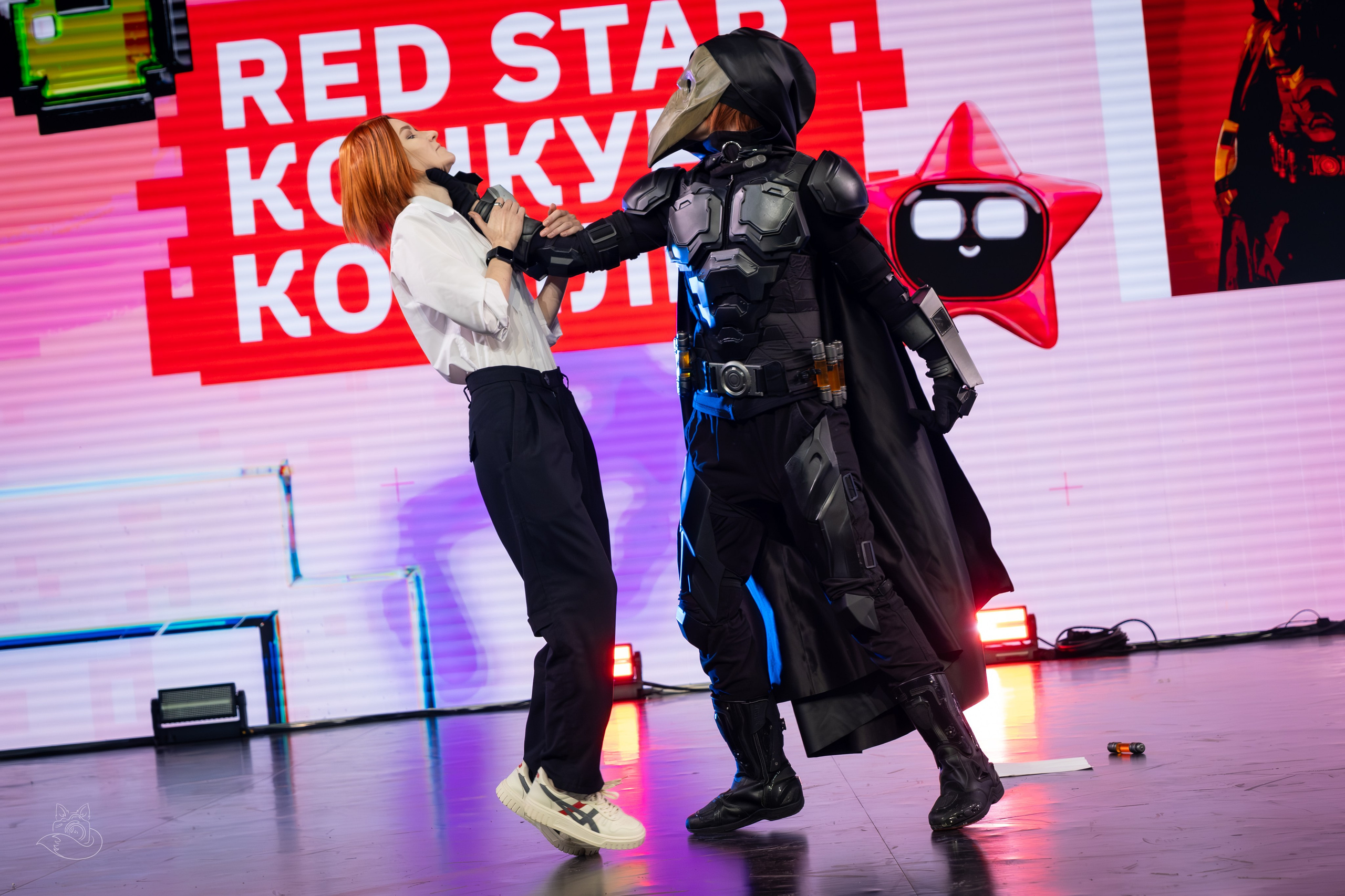 Сцена РЭД ЭКСПО 2024. Косплей фотограф