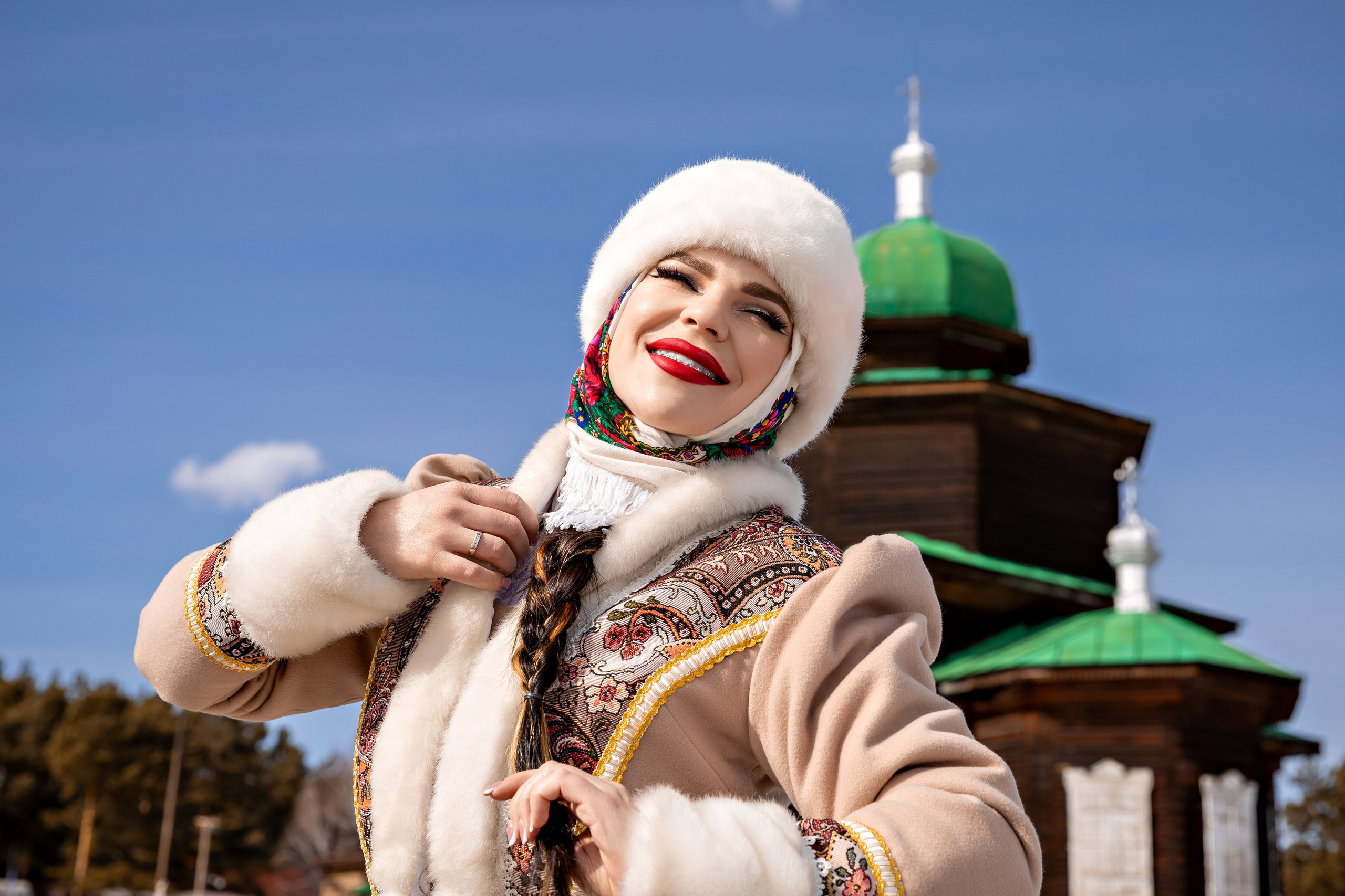 В национальных костюмах. Организую и проведу любые фотосессии в солнечной Бурятии, в Улан-Удэ!