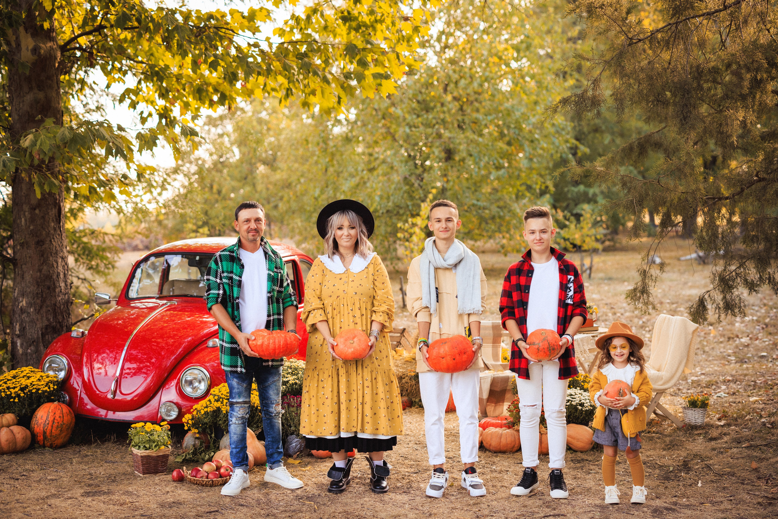 Осенняя фотосессия с Ретро автомобилем в городе Краснодаре. Семейный и детский фотограф в Краснодаре Анна Трашкова
