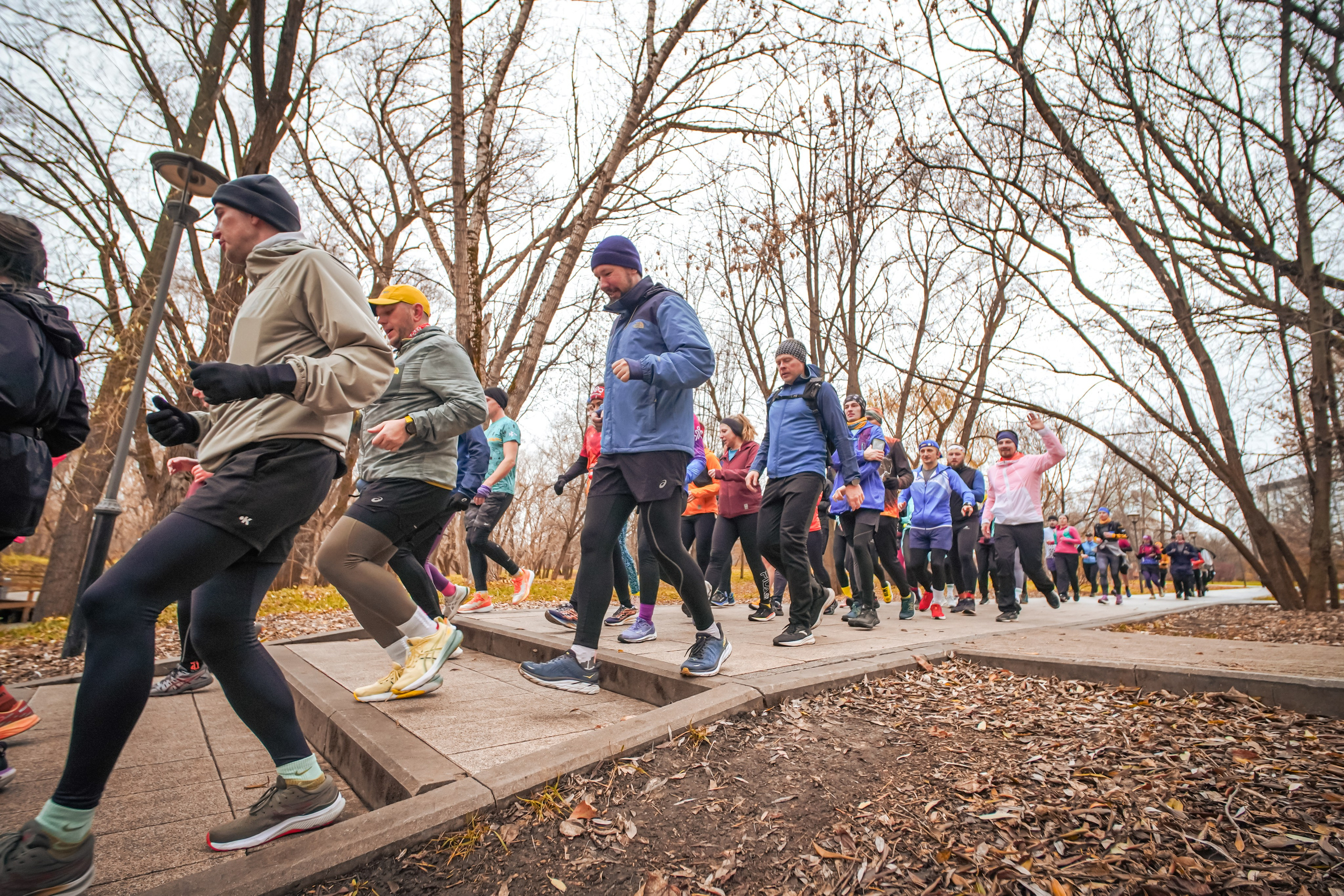 #марафонудома #яuzarun 2024 2-я петля, группа 6:30. Роман Капилюшов. Бег. Фото. Видео. г. Люберцы