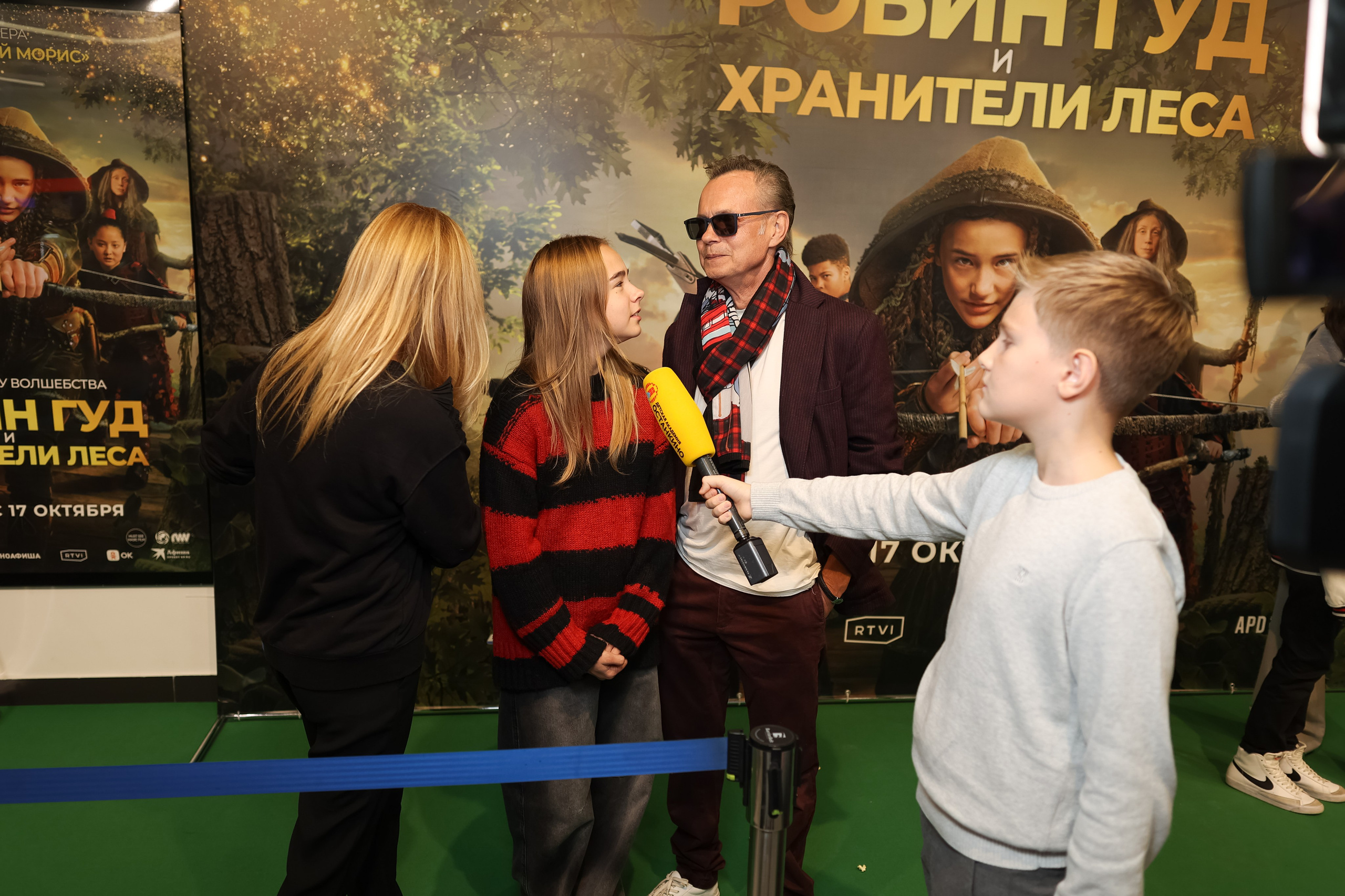 Школа «Останкино» на премьере Робин Гуд. Репортажный фотограф видеограф в Москве Ольга Плаксина