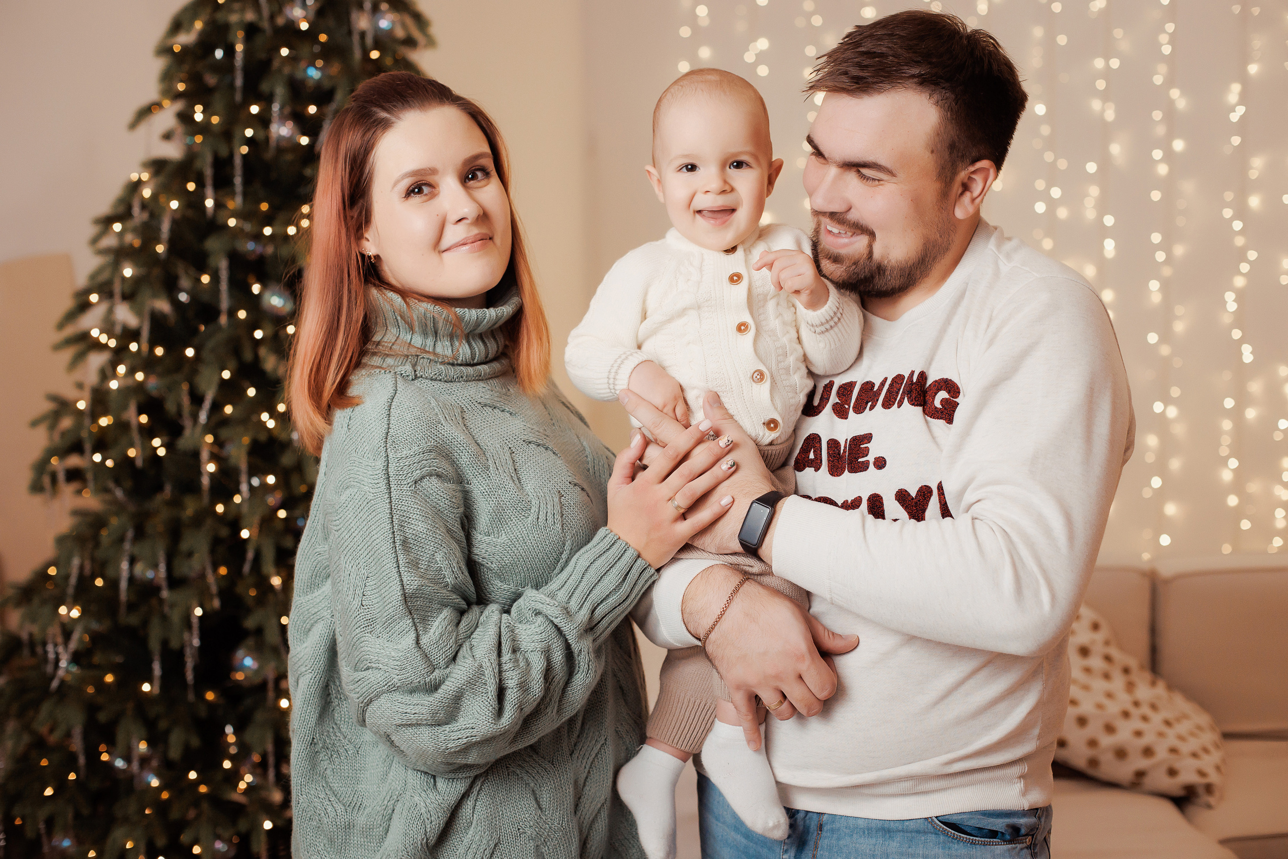 Семейная фотосессия в фотостудии и на природе в Твери. Свадебный и семейный фотограф в Твери и Тверской области