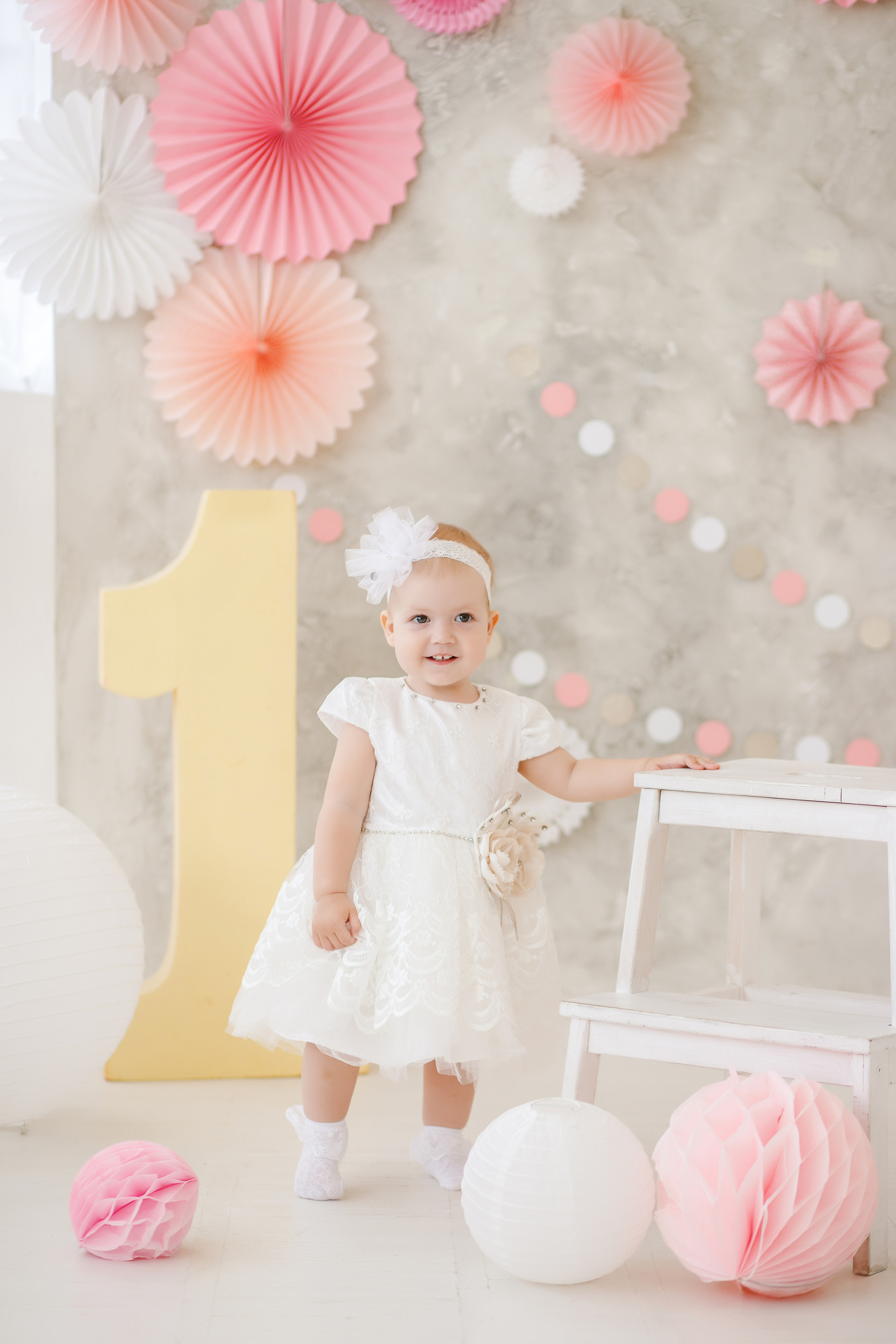 Семейная фотосессия в фотостудии и на природе в Твери. Свадебный и семейный фотограф в Твери и Тверской области