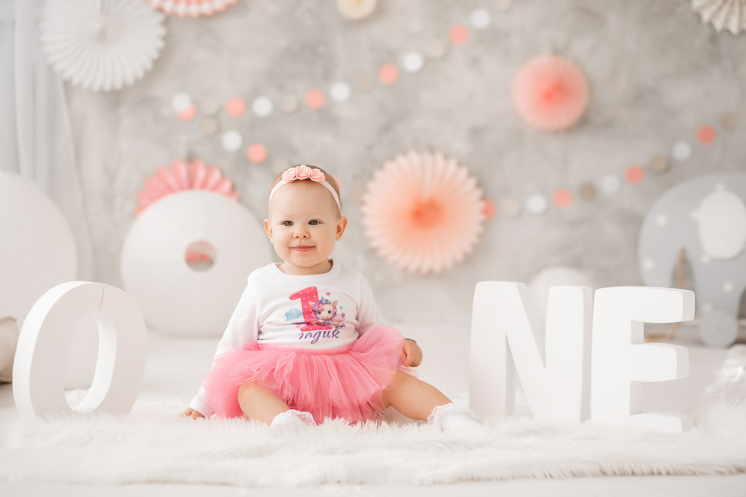 Семейная фотосессия в фотостудии и на природе в Твери. Свадебный и семейный фотограф в Твери и Тверской области