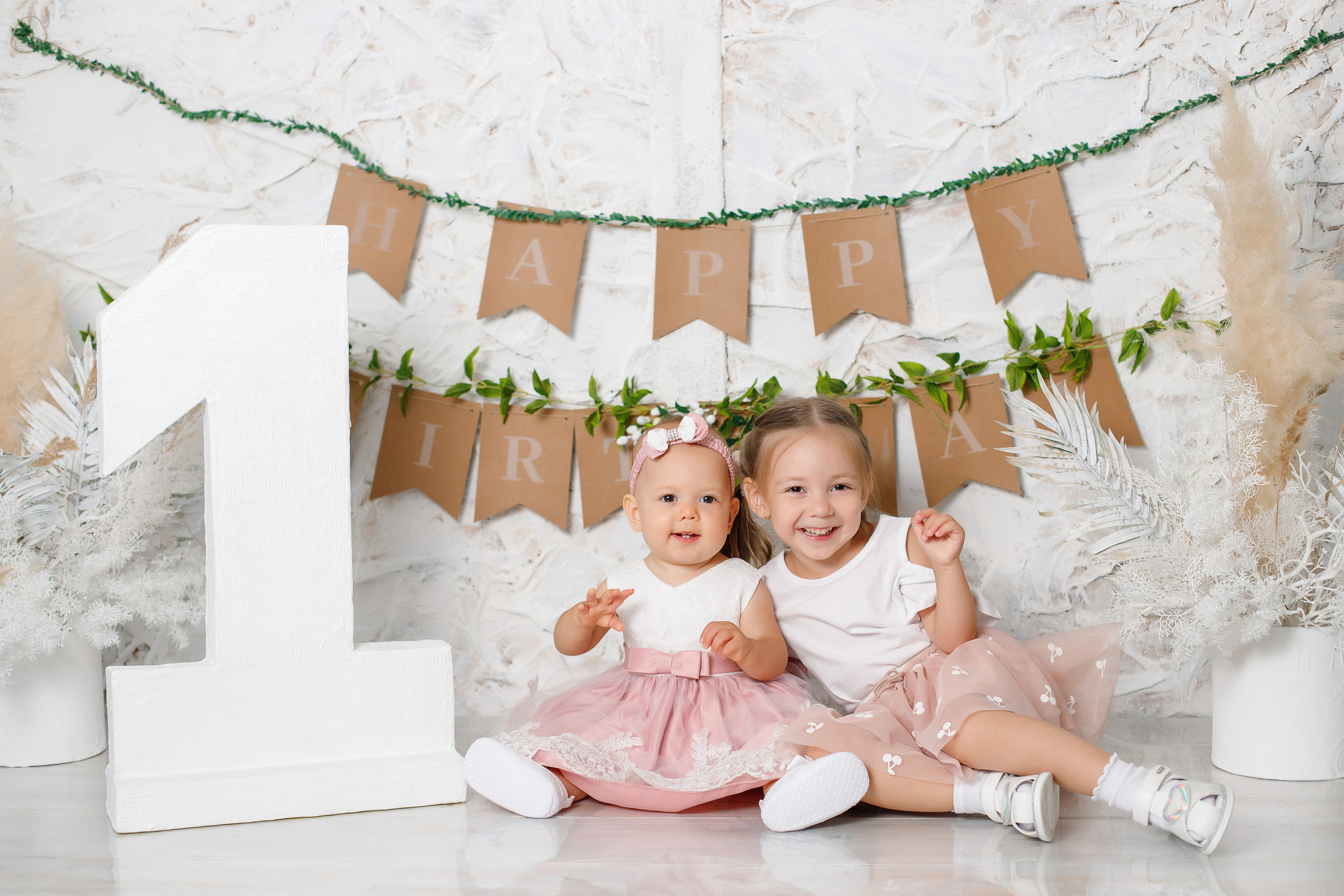 Семейная фотосессия в фотостудии и на природе в Твери. Свадебный и семейный фотограф в Твери и Тверской области