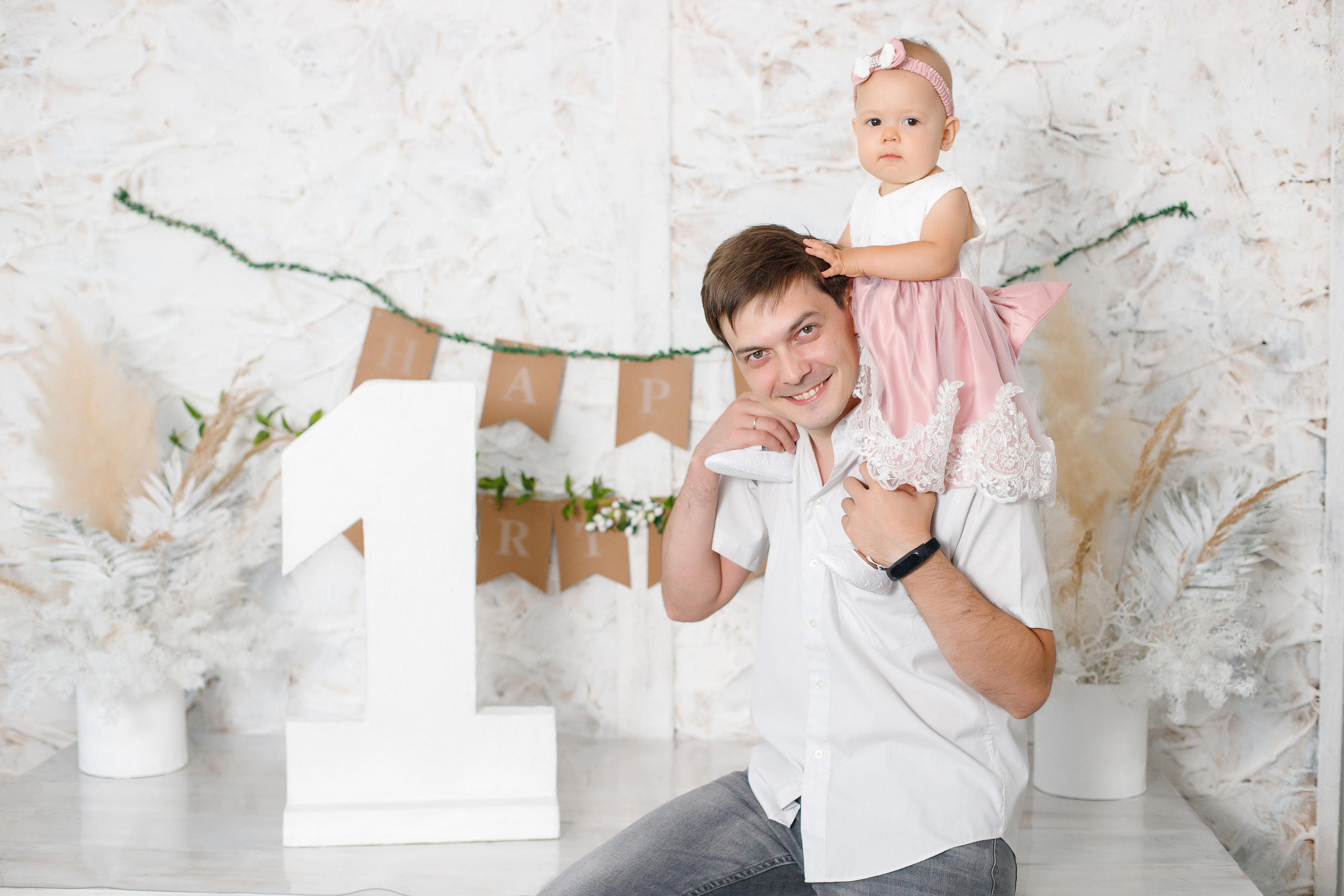 Семейная фотосессия в фотостудии и на природе в Твери. Свадебный и семейный фотограф в Твери и Тверской области