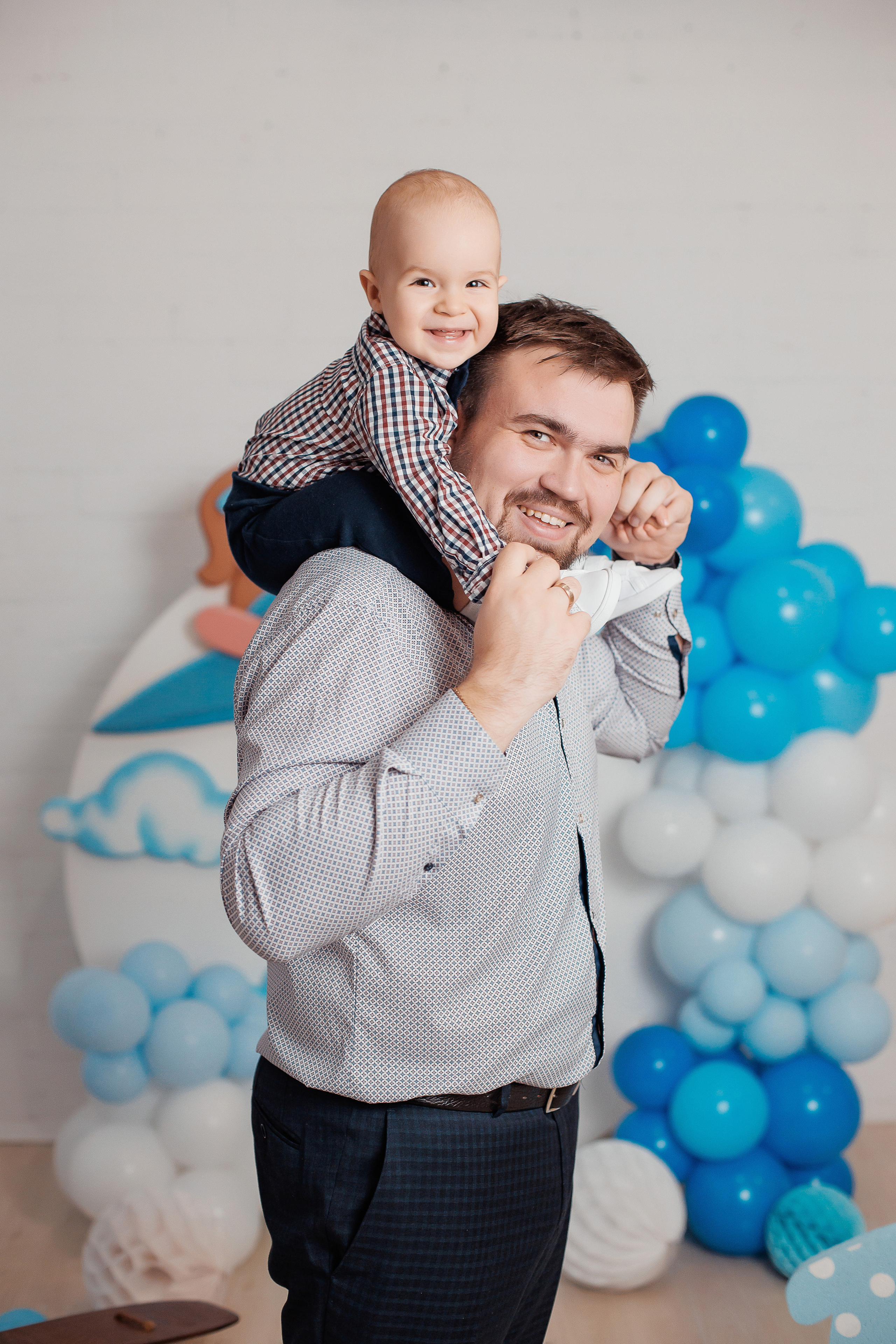 Семейная фотосессия в фотостудии и на природе в Твери. Свадебный и семейный фотограф в Твери и Тверской области