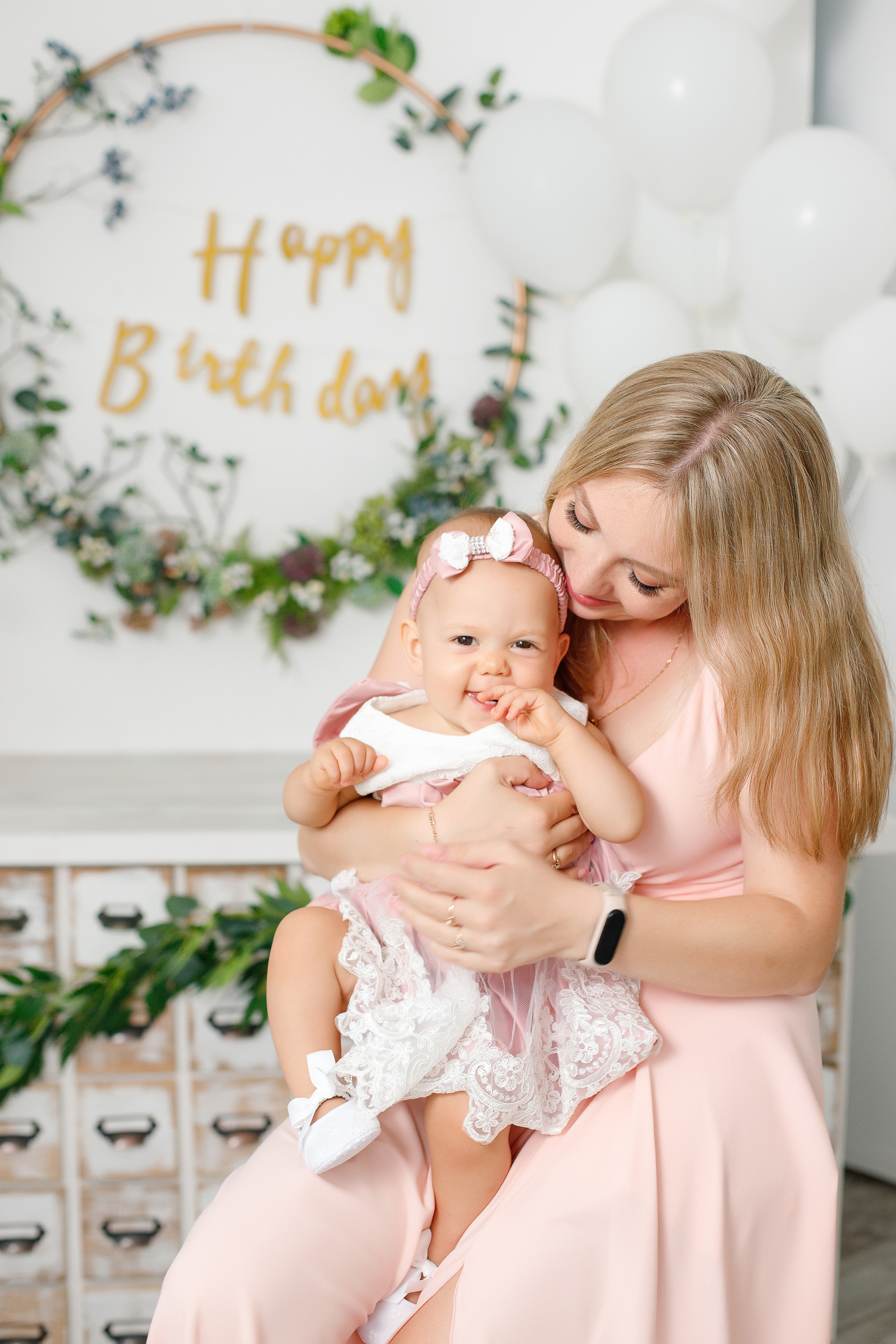 Семейная фотосессия в фотостудии и на природе в Твери. Свадебный и семейный фотограф в Твери и Тверской области