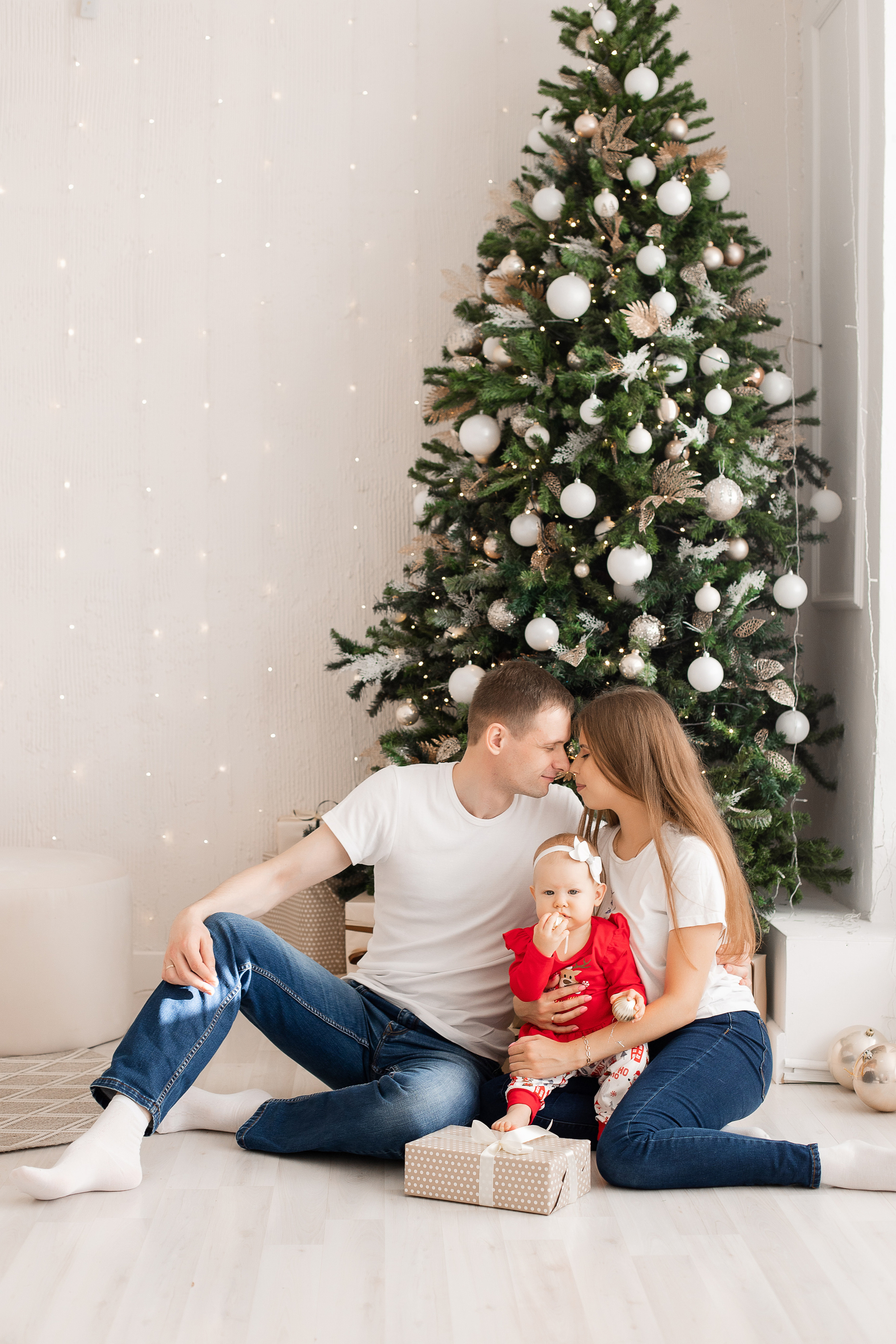 Семейная фотосессия в фотостудии и на природе в Твери. Свадебный и семейный фотограф в Твери и Тверской области