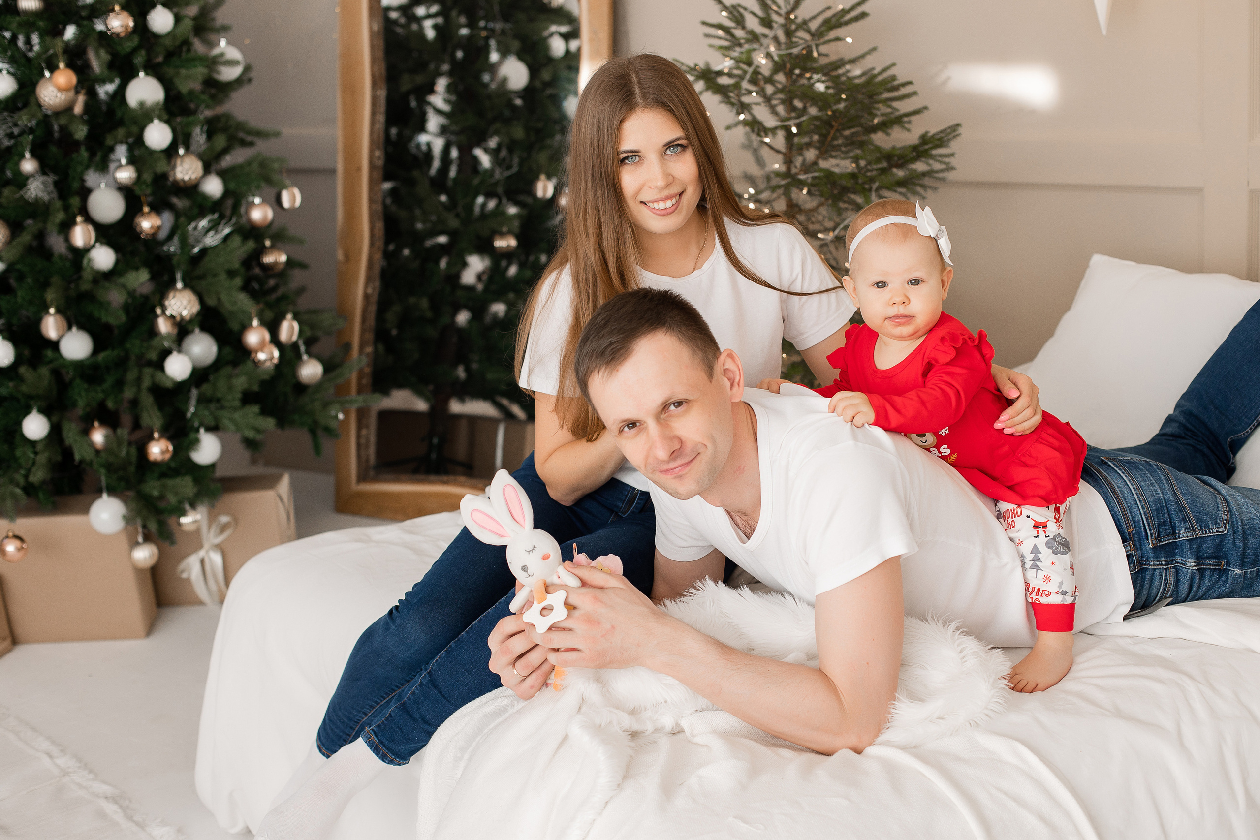 Семейная фотосессия в фотостудии и на природе в Твери. Свадебный и семейный фотограф в Твери и Тверской области