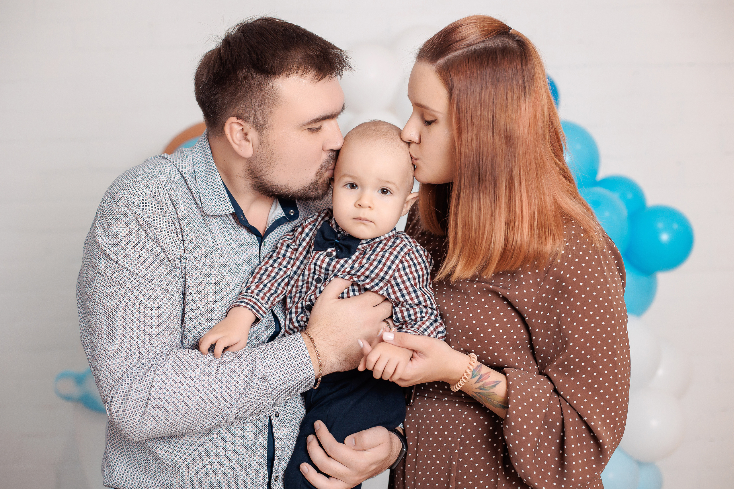 Семейная фотосессия в фотостудии и на природе в Твери. Свадебный и семейный фотограф в Твери и Тверской области