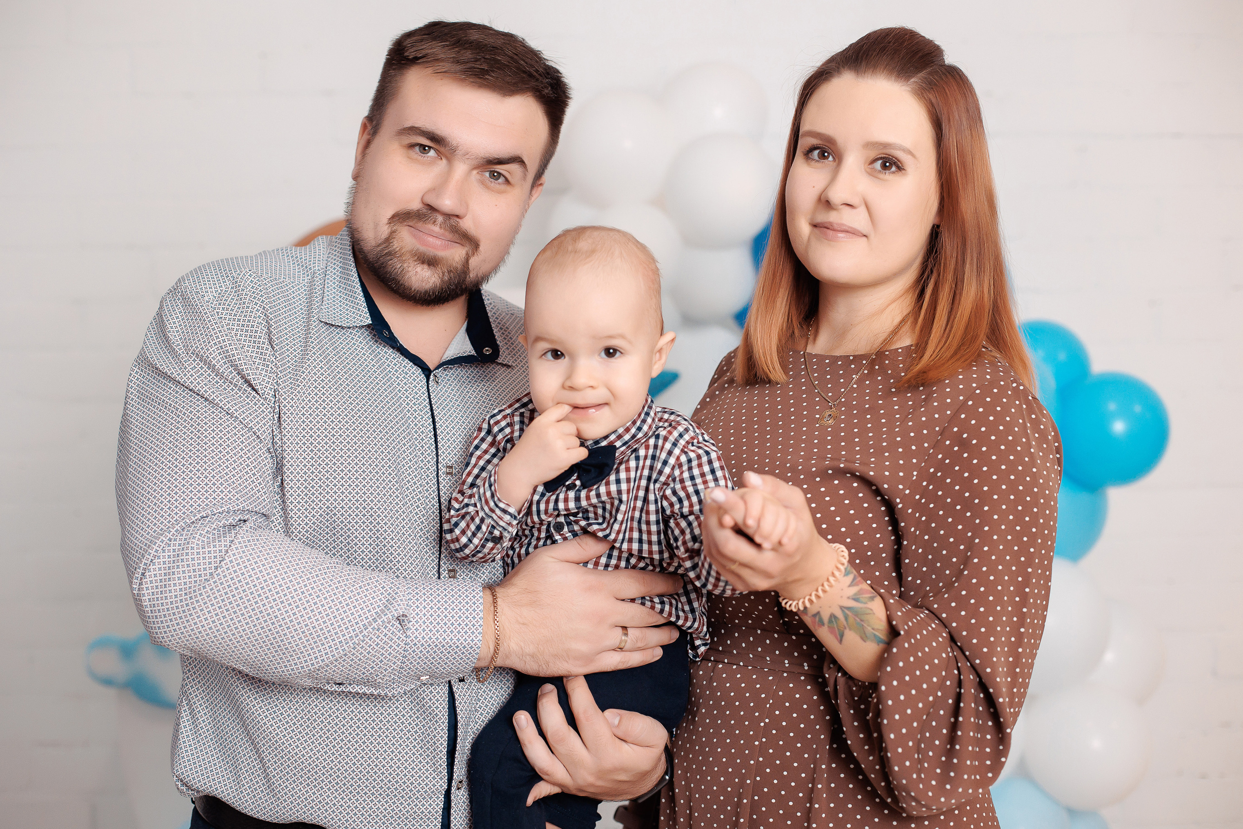 Семейная фотосессия в фотостудии и на природе в Твери. Свадебный и семейный фотограф в Твери и Тверской области