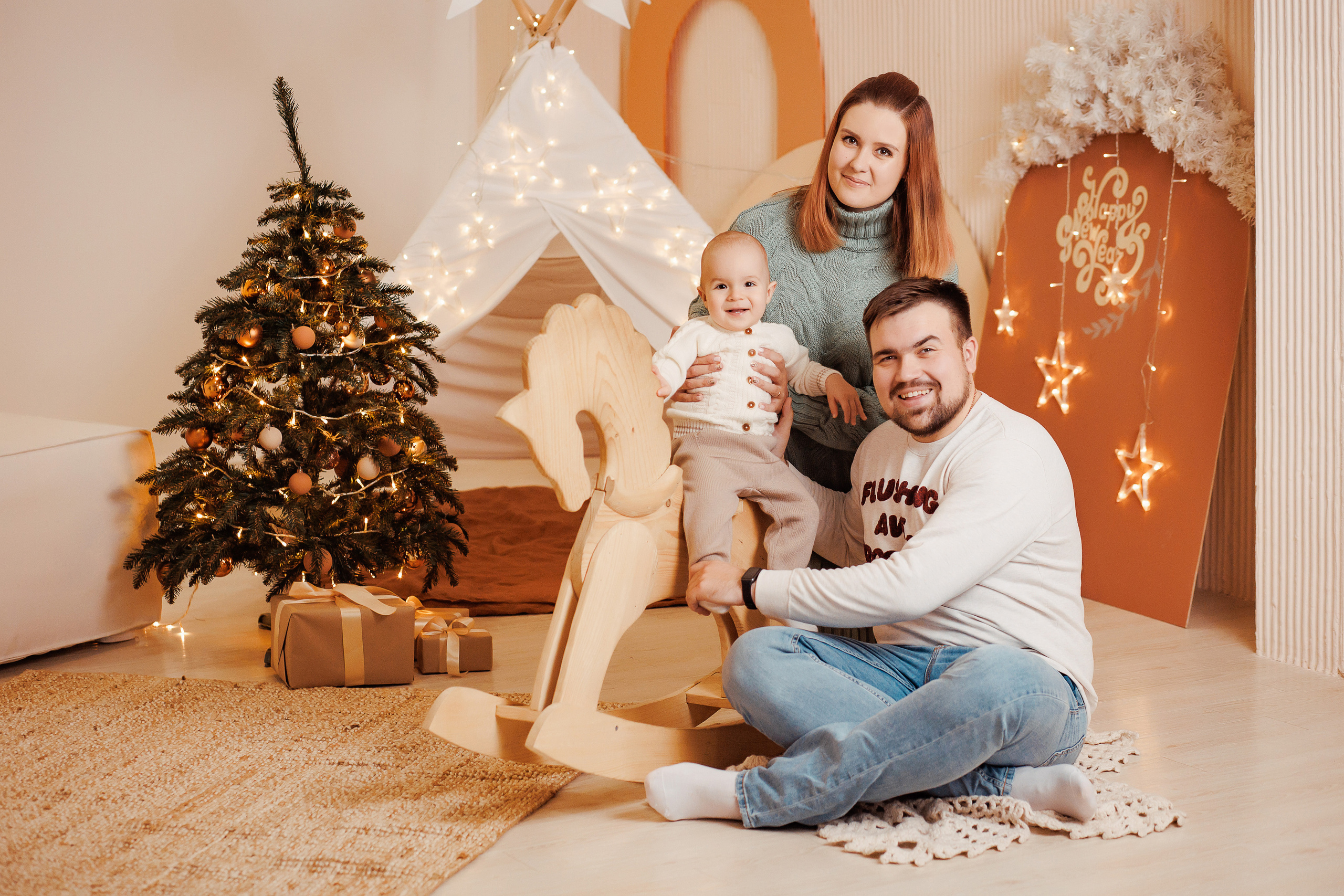 Семейная фотосессия в фотостудии и на природе в Твери. Свадебный и семейный фотограф в Твери и Тверской области