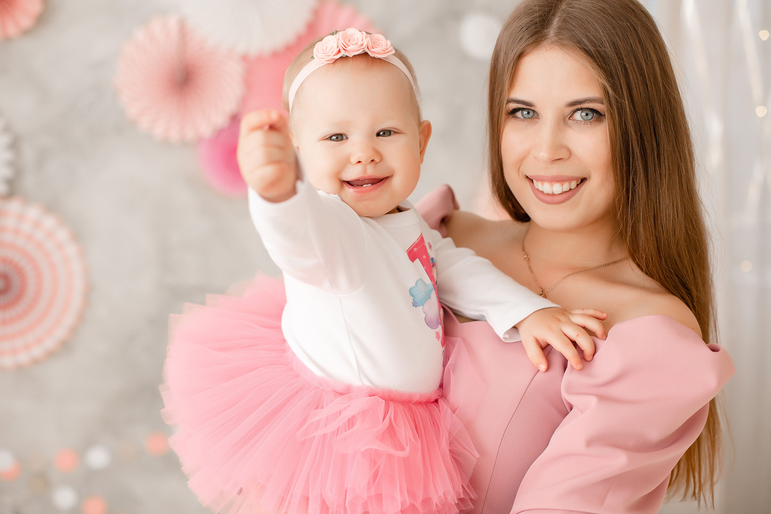 Семейная фотосессия в фотостудии и на природе в Твери. Свадебный и семейный фотограф в Твери и Тверской области