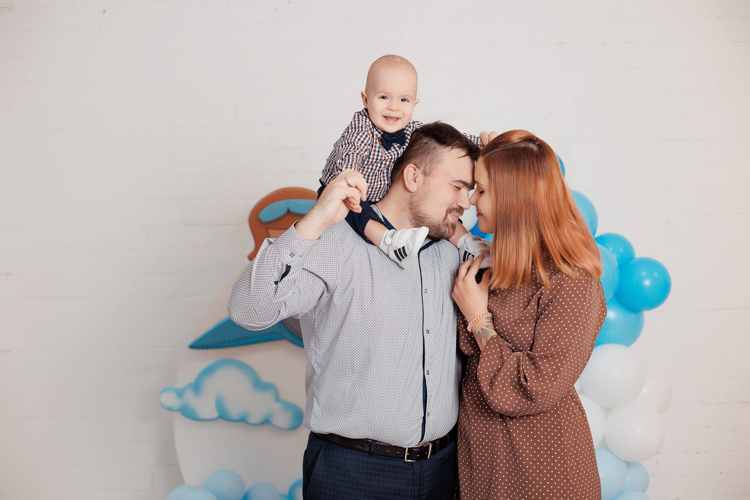 Семейная фотосессия в фотостудии и на природе в Твери. Свадебный и семейный фотограф в Твери и Тверской области