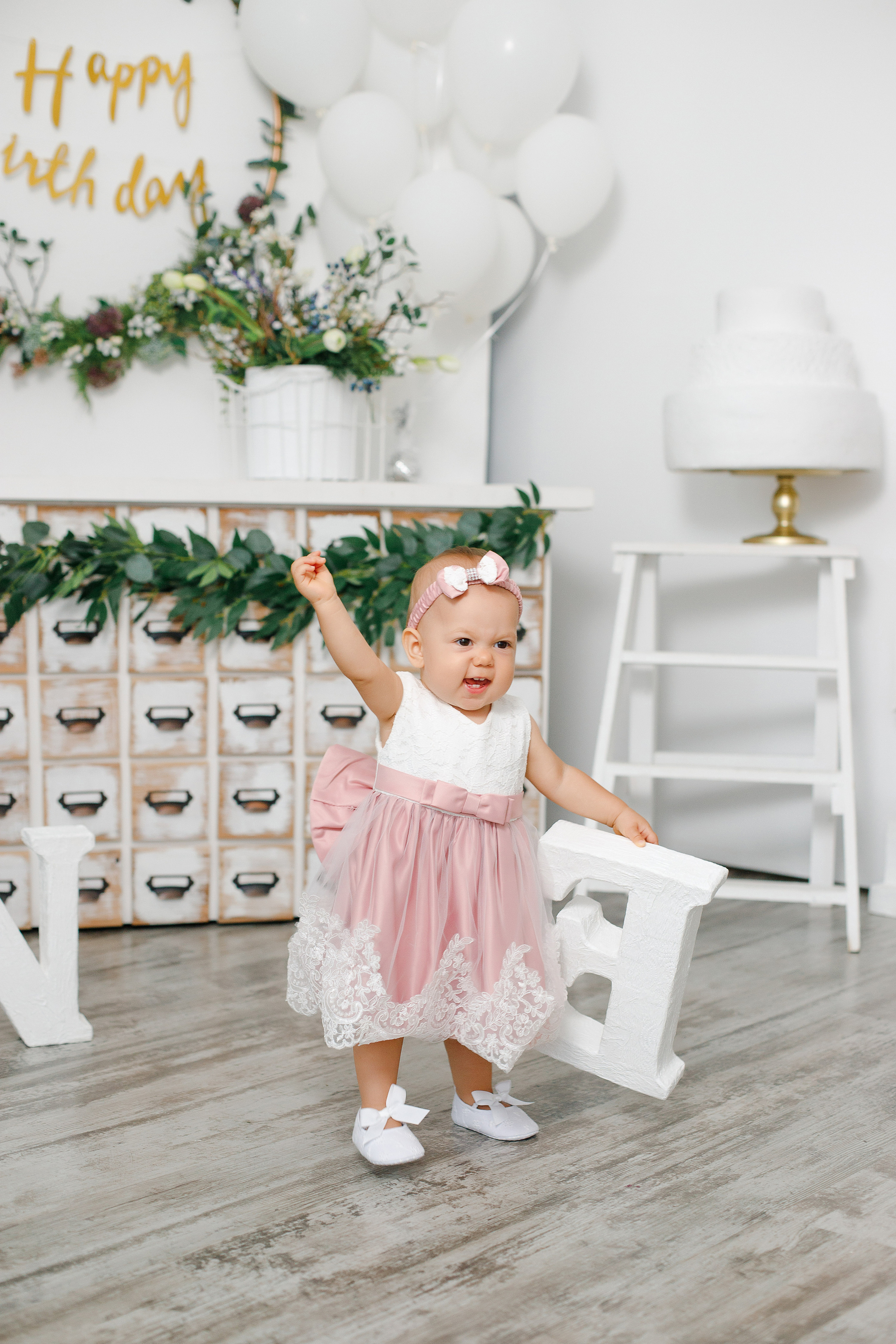 Семейная фотосессия в фотостудии и на природе в Твери. Свадебный и семейный фотограф в Твери и Тверской области