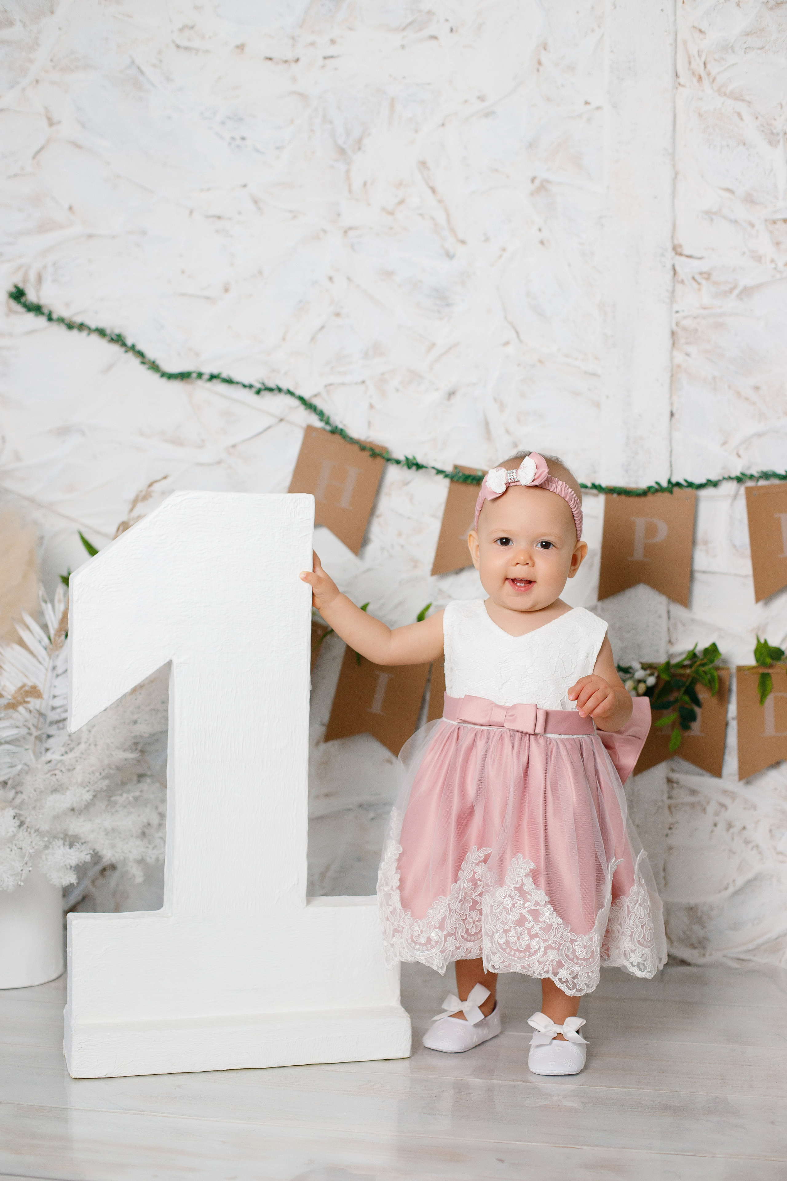 Семейная фотосессия в фотостудии и на природе в Твери. Свадебный и семейный фотограф в Твери и Тверской области