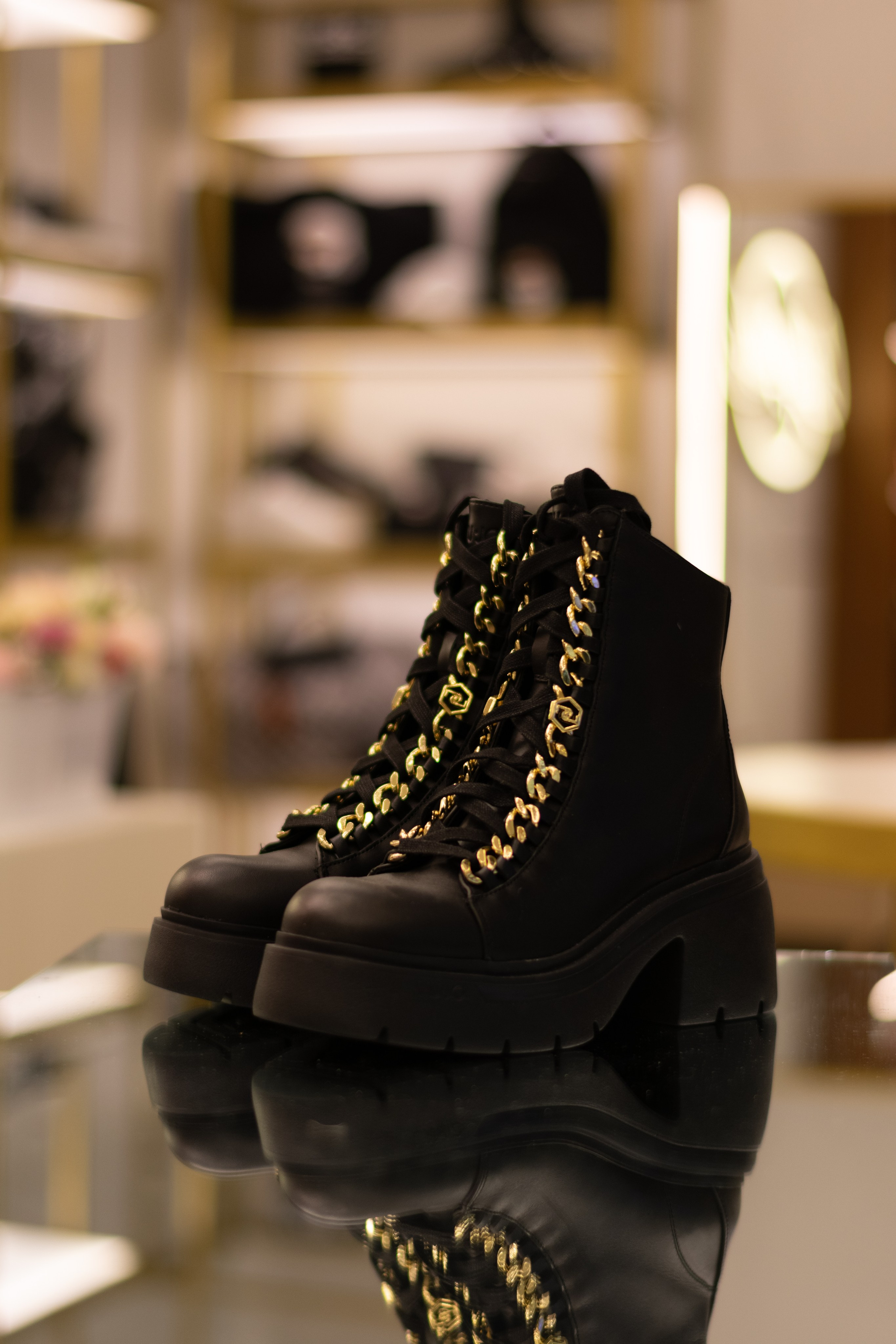 Для организаций. Предметная фотосессия для обувного магазина Capsula. Фотограф/видеограф Богдан Голованов