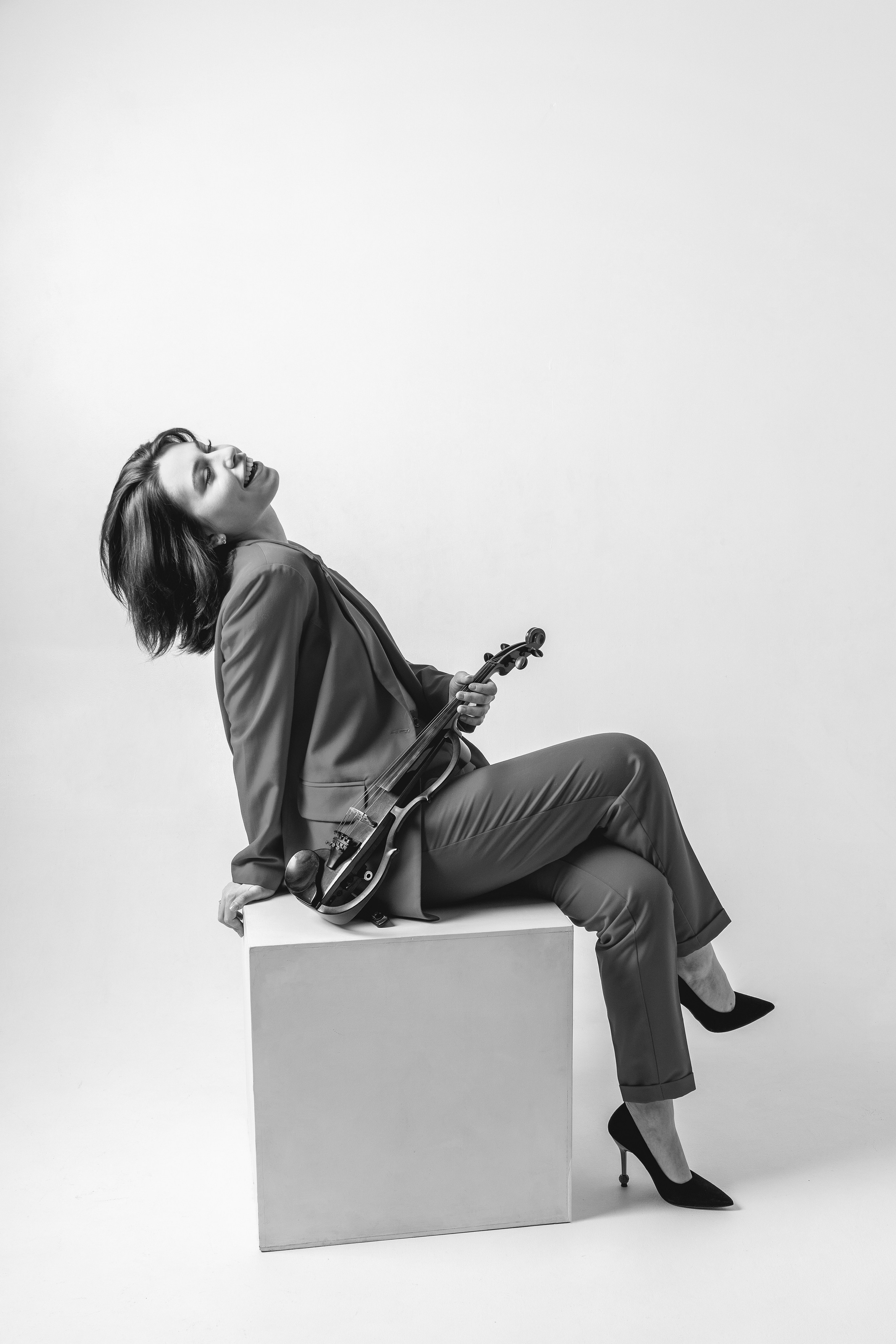 Актриса и музыкант в одном лице. Фотосессия Евы. Занимаюсь профессиональной фотографией и живу рядом с Байкалом. Работаю в разных жанрах