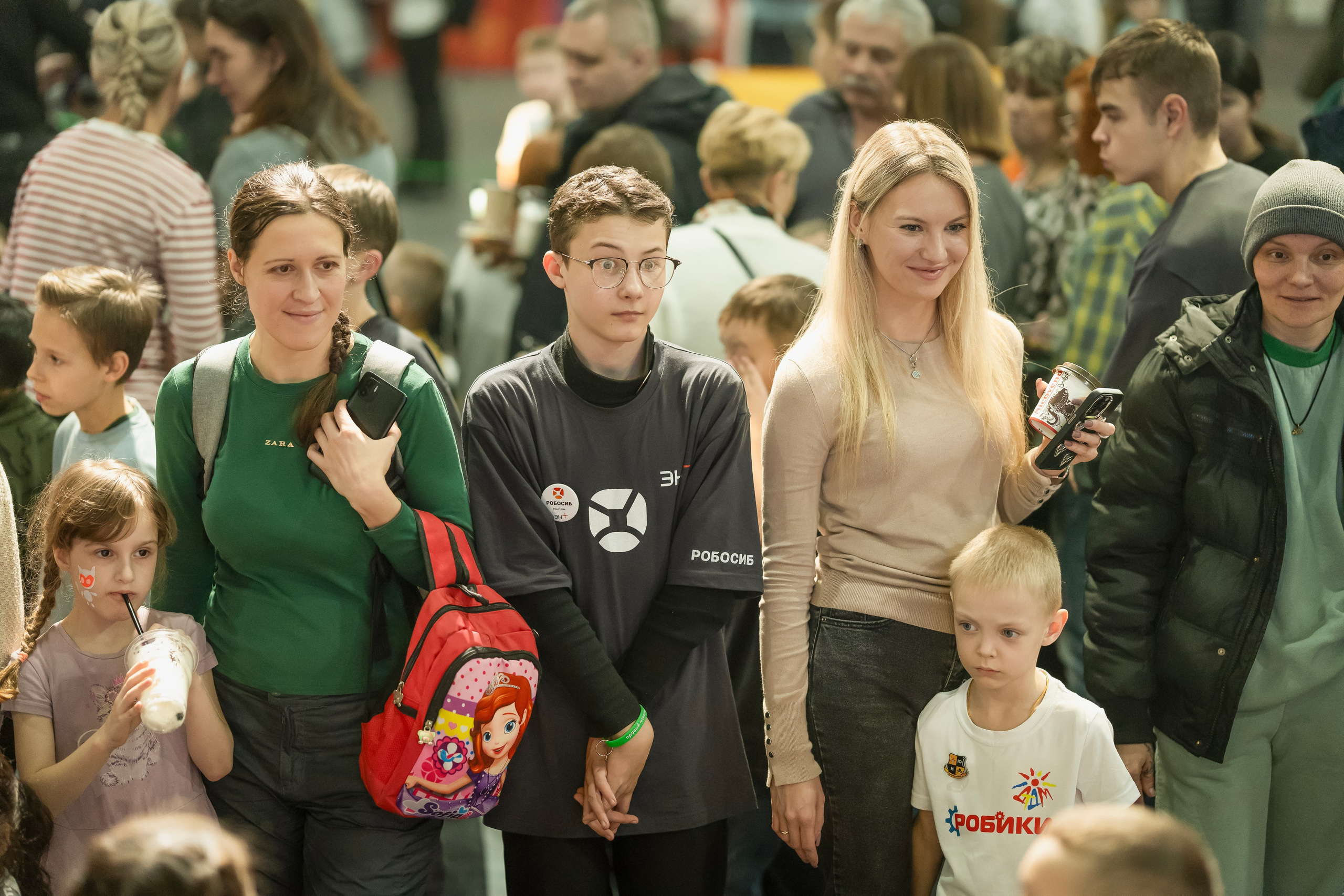 Робосиб в Сибэкспоцентре. Занимаюсь профессиональной фотографией и живу рядом с Байкалом. Работаю в разных жанрах