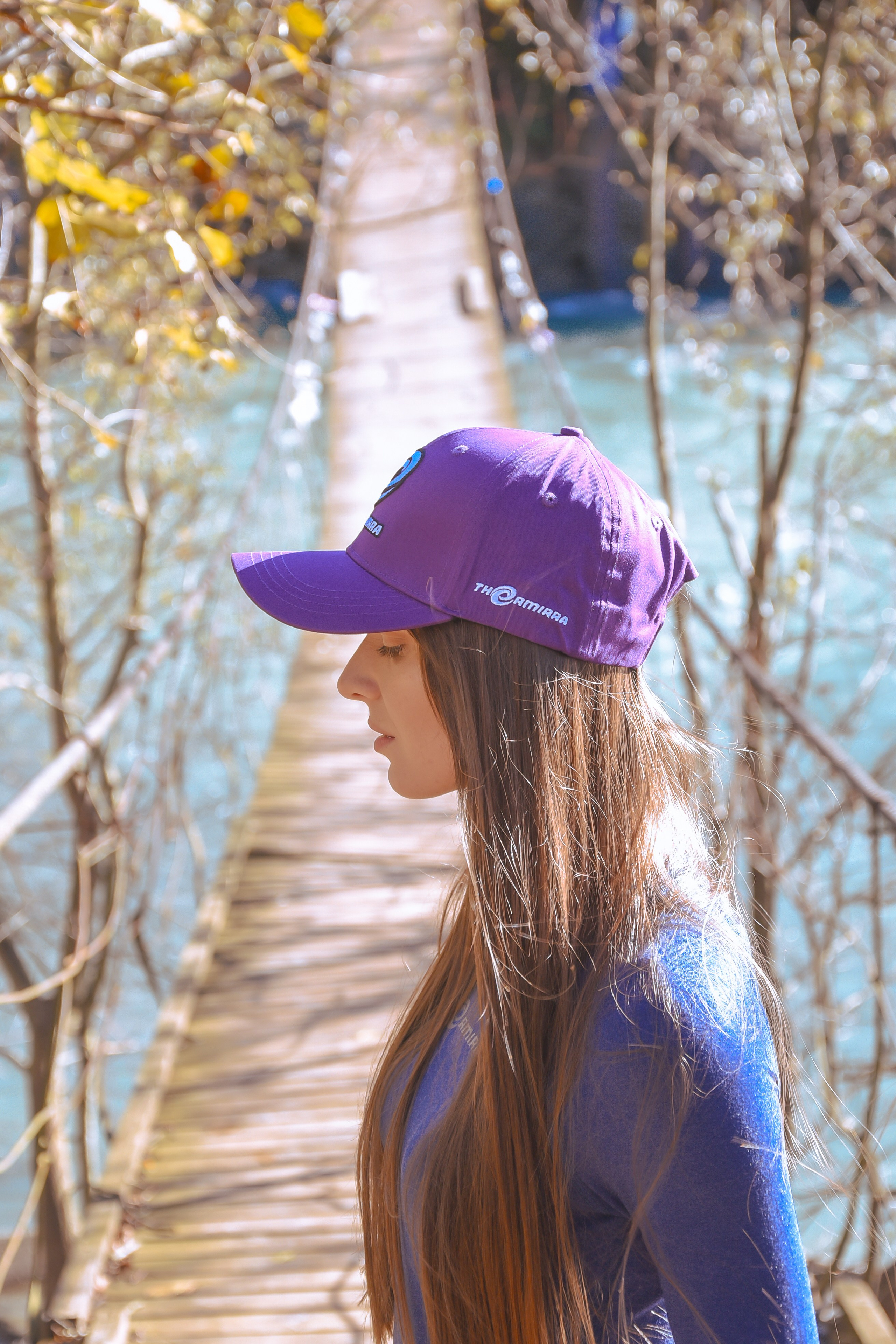 фотосессия рядом с горной речкой