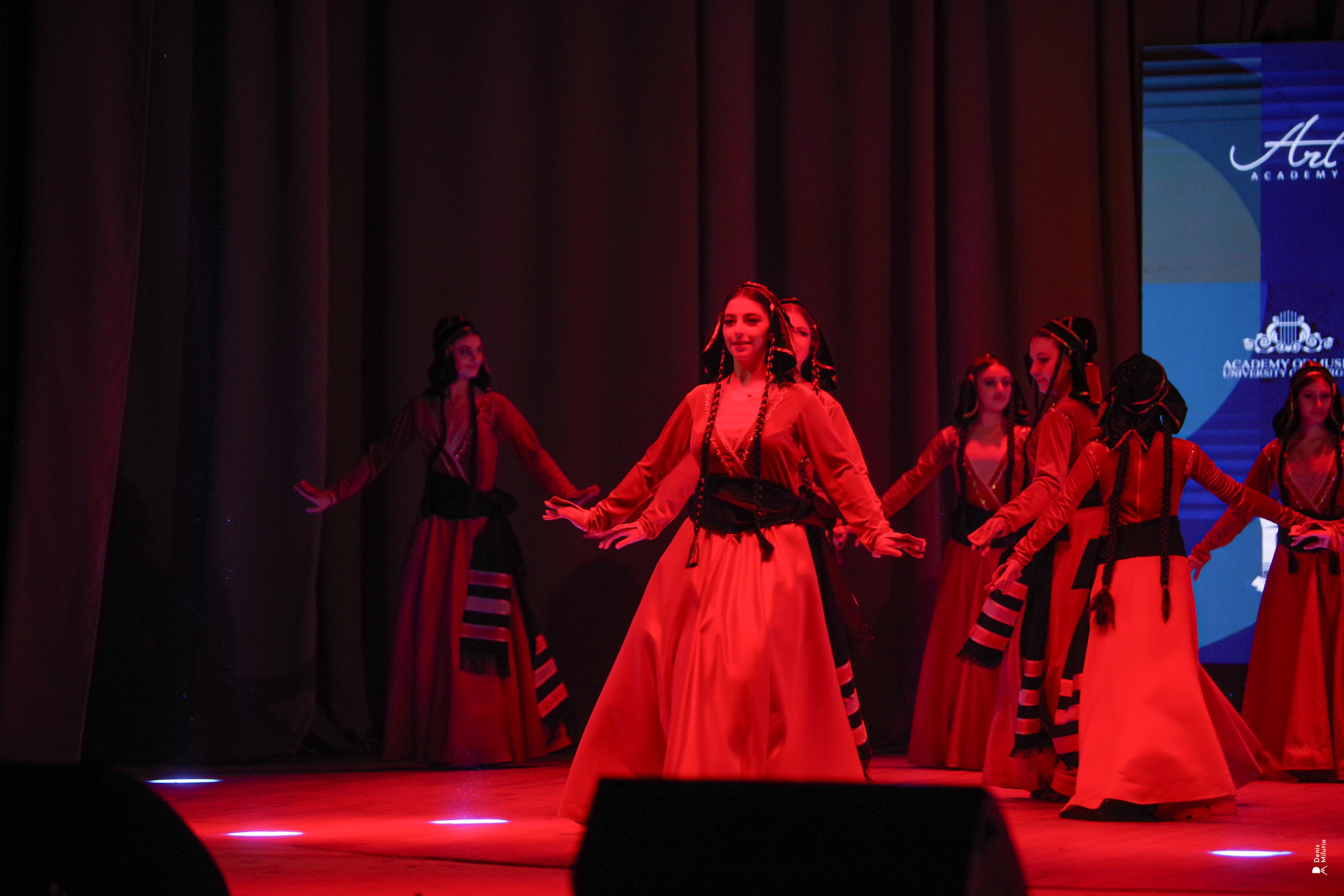 Танцы в Хоби. Портретный фотограф Денис Милютин