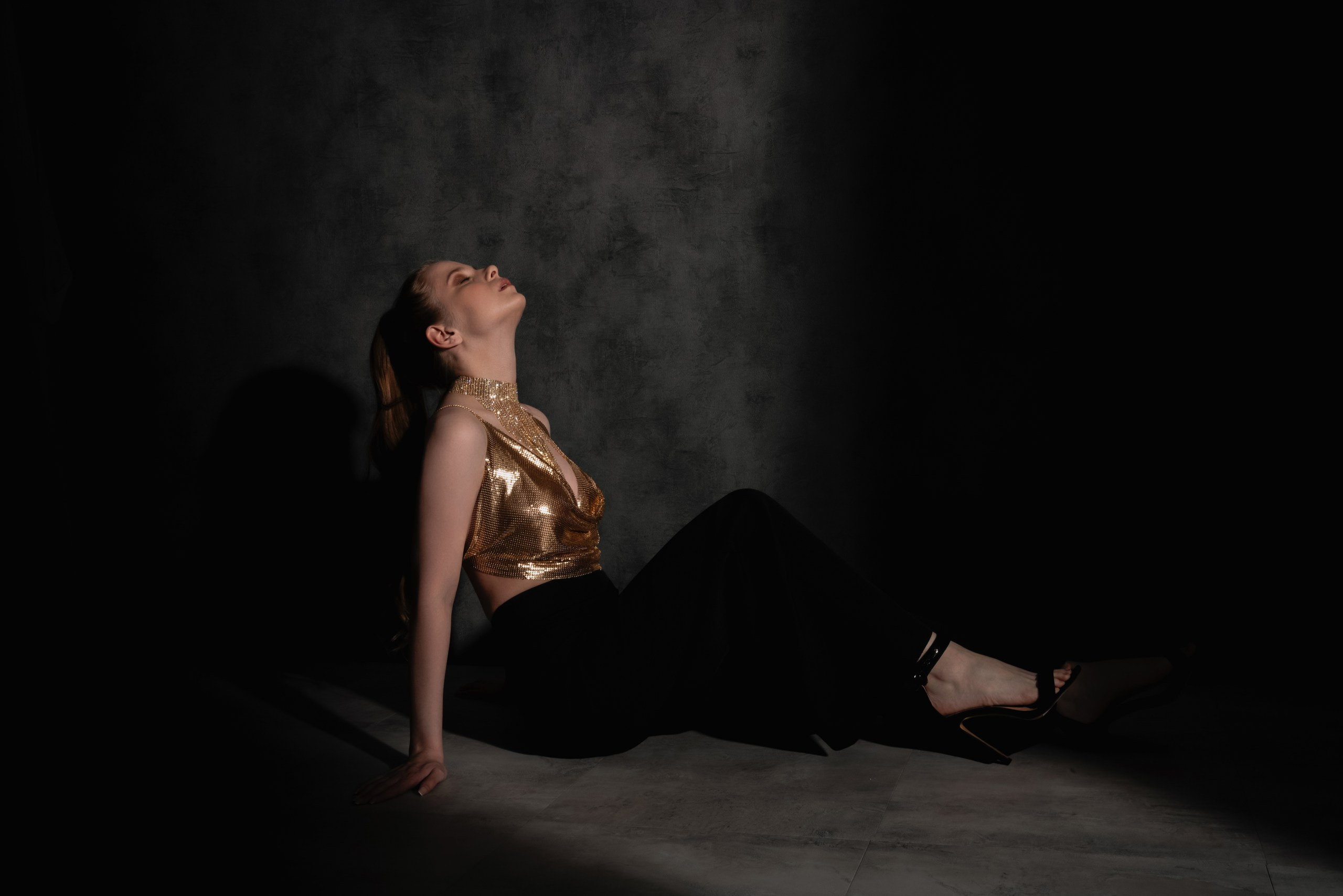 Женский портрет в темном ключе. Фотограф в Норильске и Кайеркане