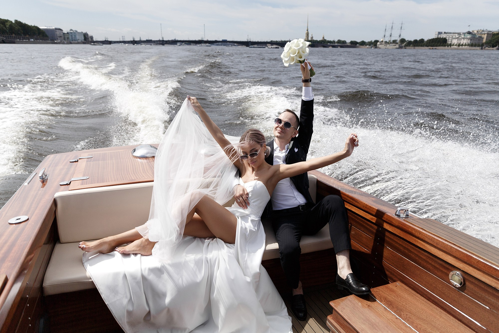 Свадьба на катере. Свадебный фотограф в Санкт-Петербурге Наталья Вендт
