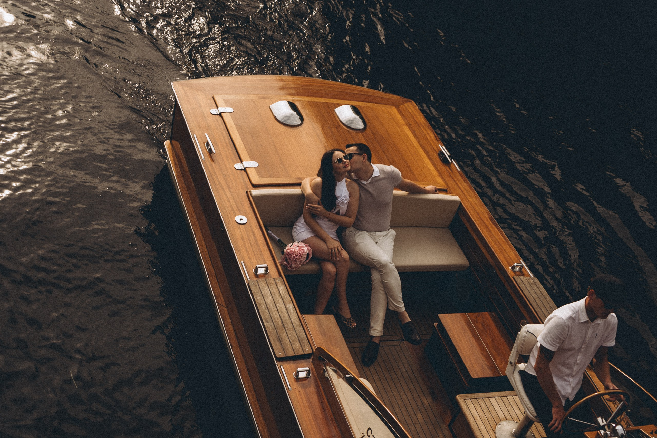 СВАДЕНБНАЯ СЬЕМКА НА КАТЕРЕ ПО КАНАЛАМ САНКТ-ПЕТЕРБУРГА И В АКВАТОРИИ НЕВЫ. Профессиональный фотограф, Санкт-Петербург — Виктория Богомолова