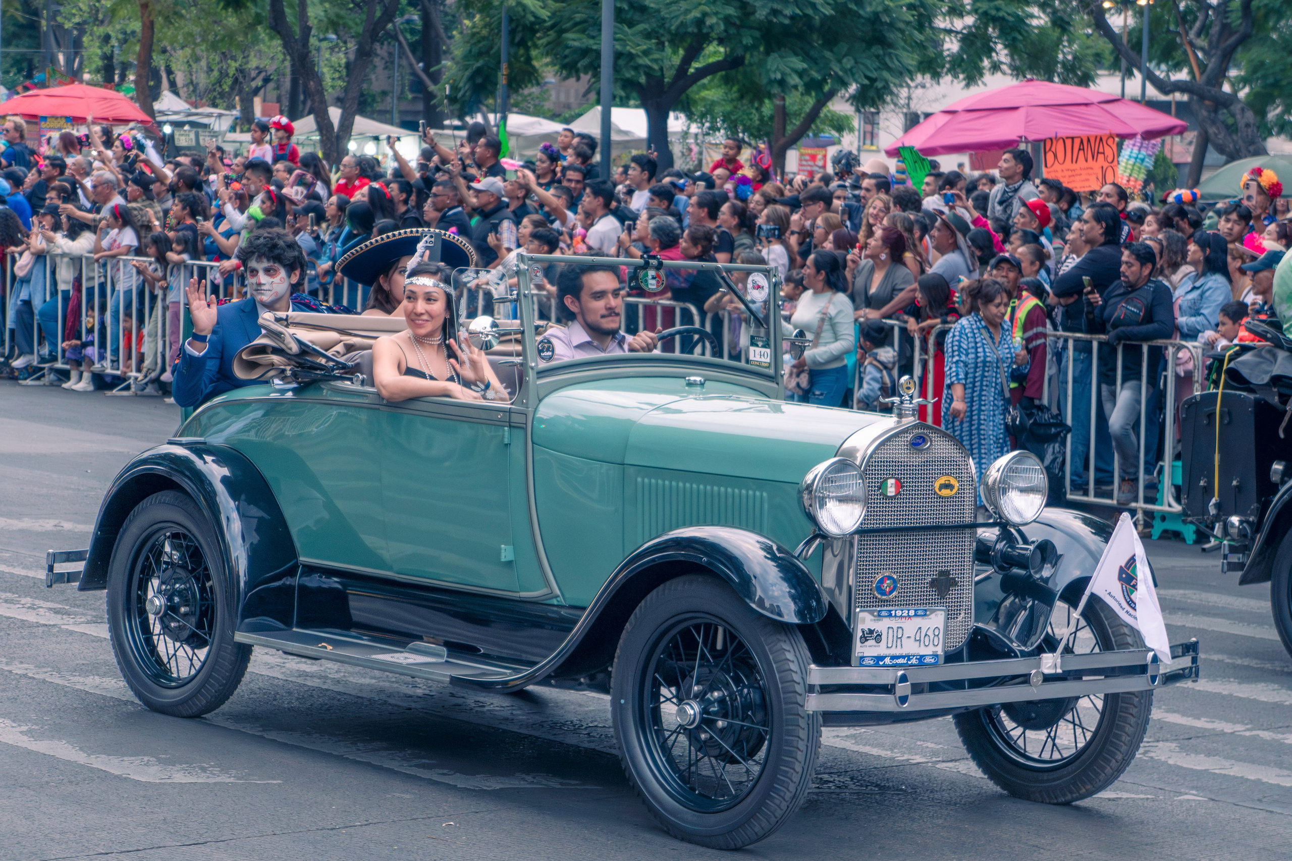 Day of the Dead. Ofrenda & Parade. CDMX Photography | Alex Klenin| Portrait & Event Photographer