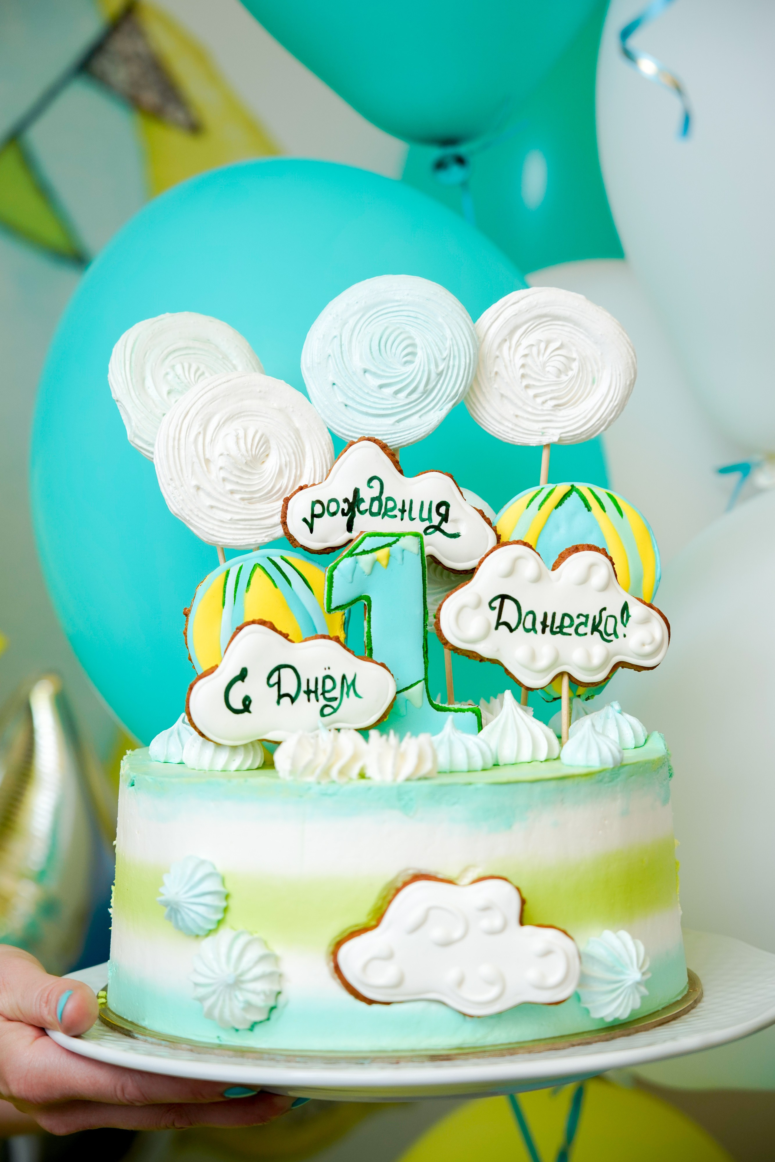 1 год)). Max Matvich and Victoria Basova are professionals in their field