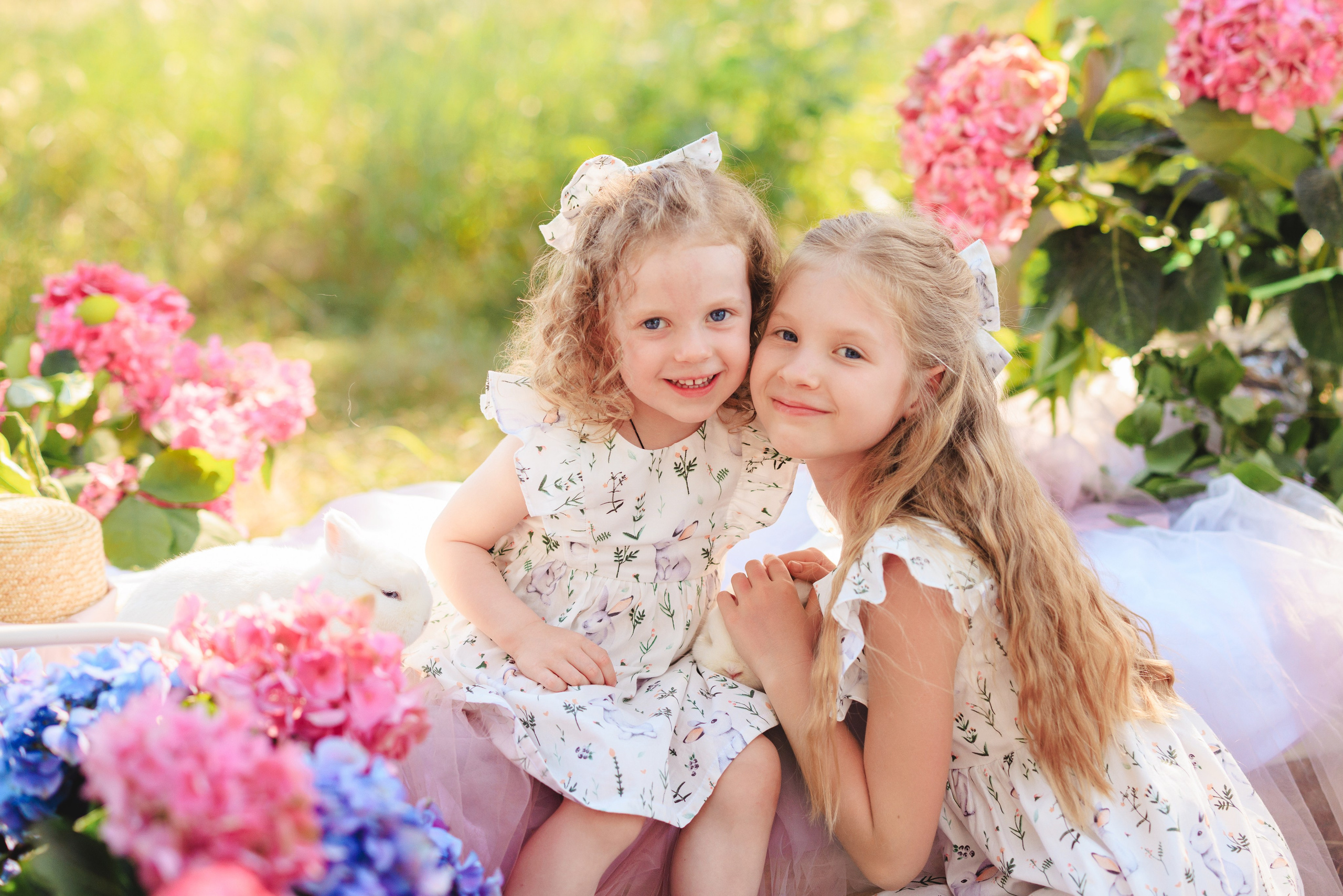 Цветочная кровать с кроликами. Семейный и детский фотограф в Краснодаре Анна Трашкова