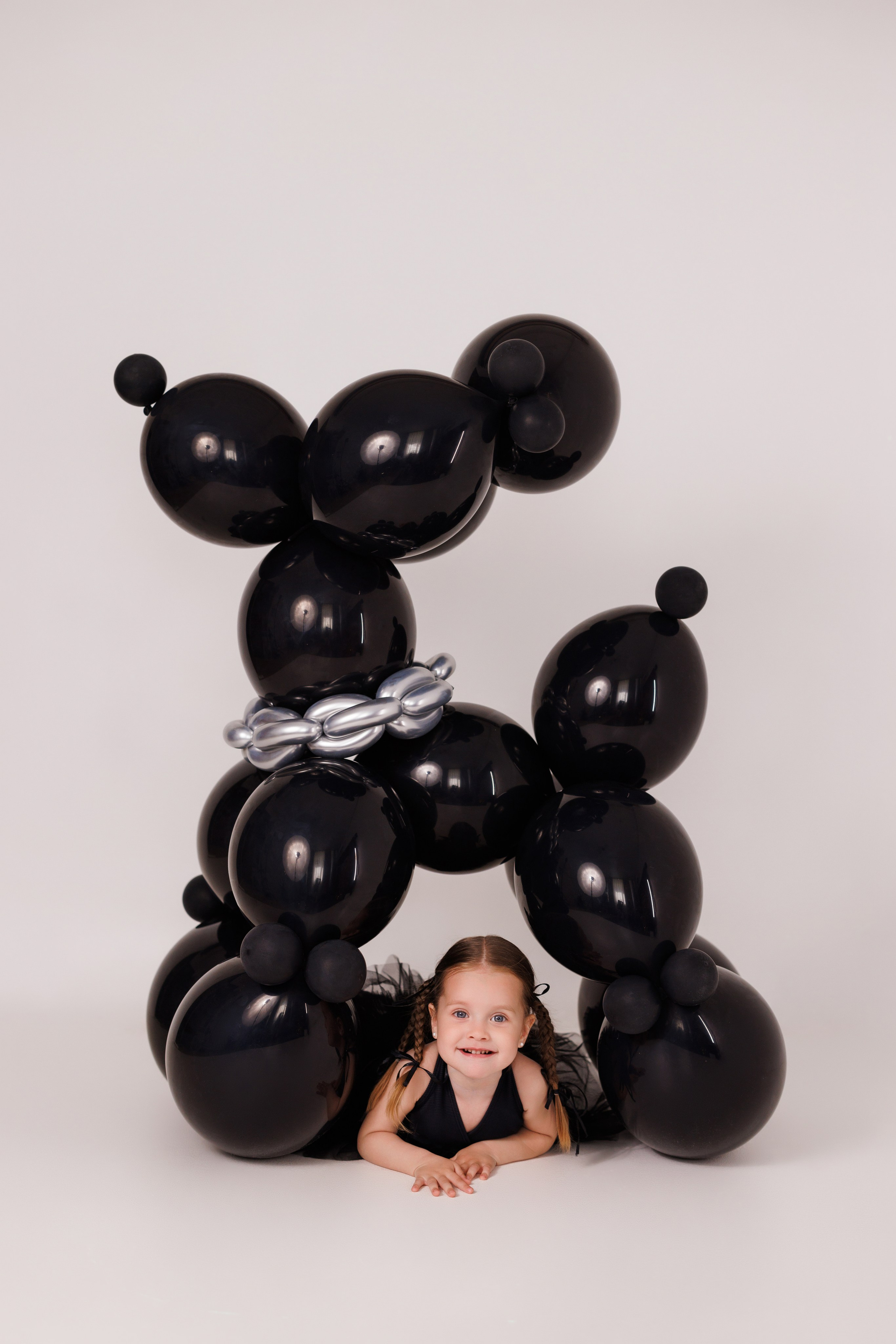 Стильная детская фотосессия с собачками из шариков, для девочек и мальчиков. Семейный и детский фотограф в Краснодаре Анна Трашкова